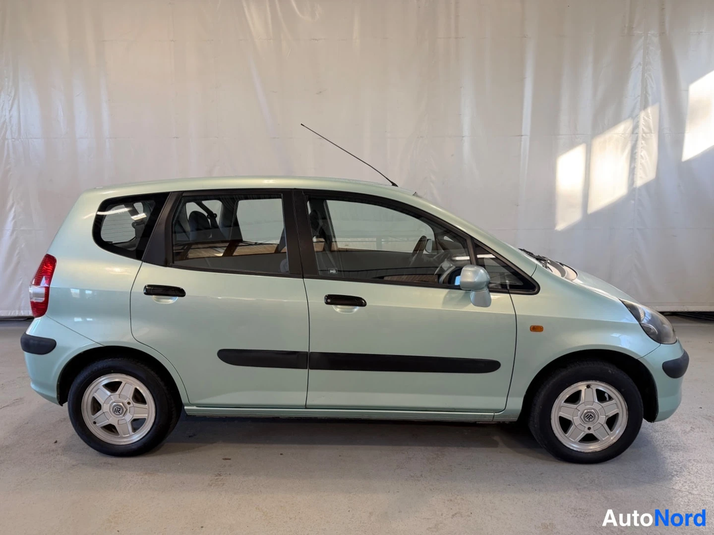 Vihreä Honda Jazz 2003, sivulta, kuva 3
