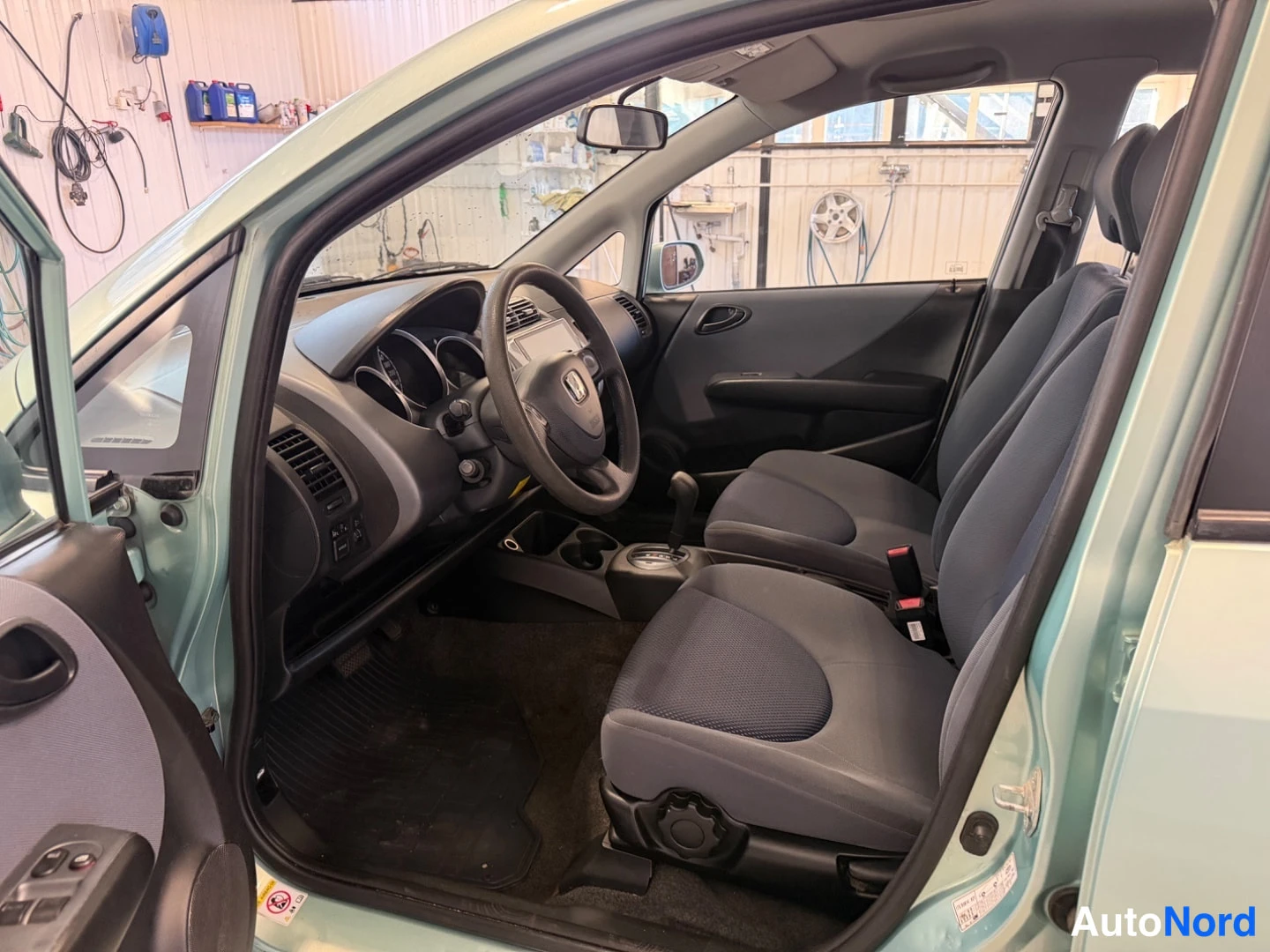 Vihreä Honda Jazz 2003, ohjaamo, kuva 6