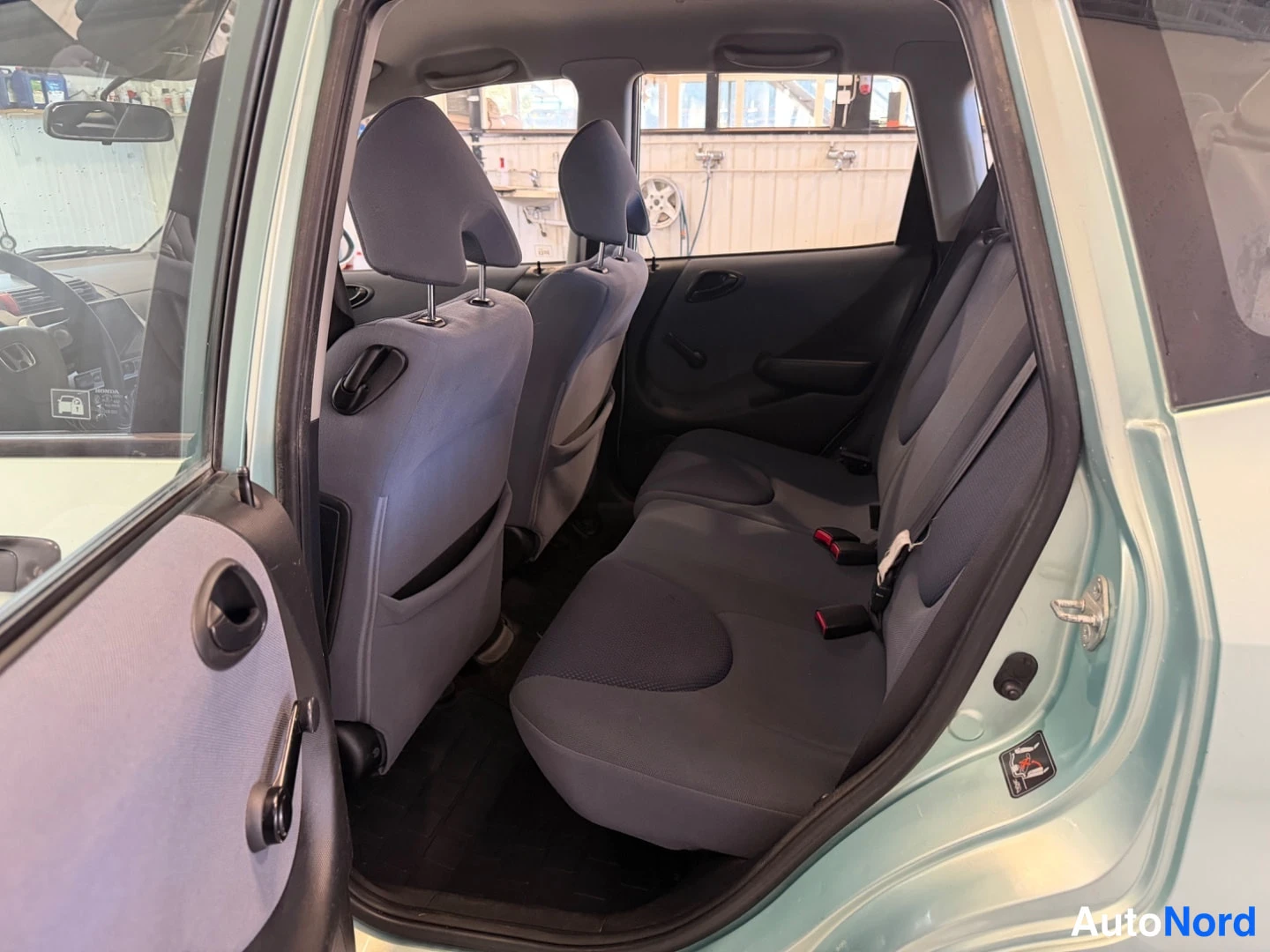 Vihreä Honda Jazz 2003, takaistuimet, kuva 9