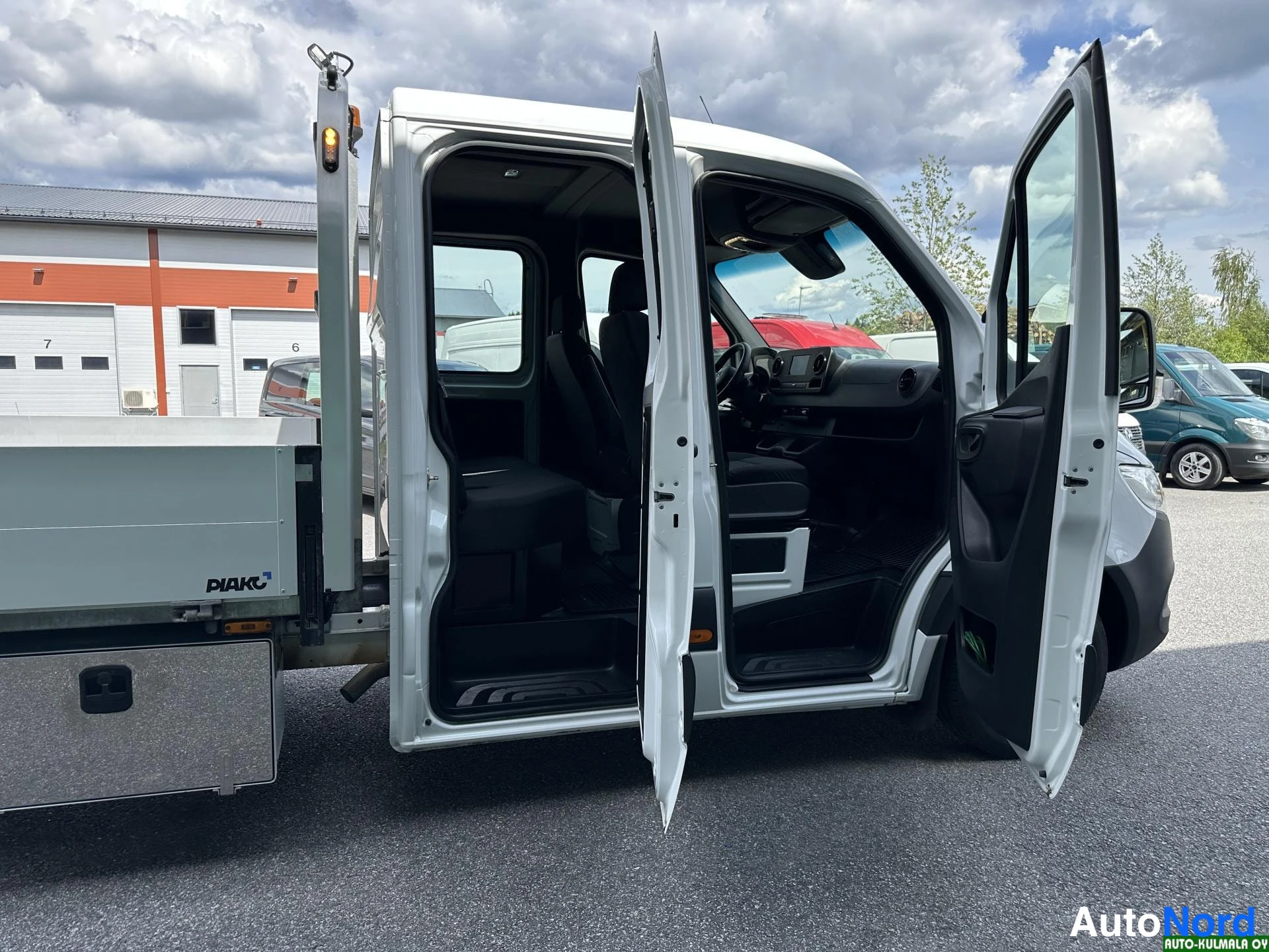 Valkoinen Mercedes-Benz Sprinter 316 CDI 2020, etuviisto, keula oikealle, kuva 8