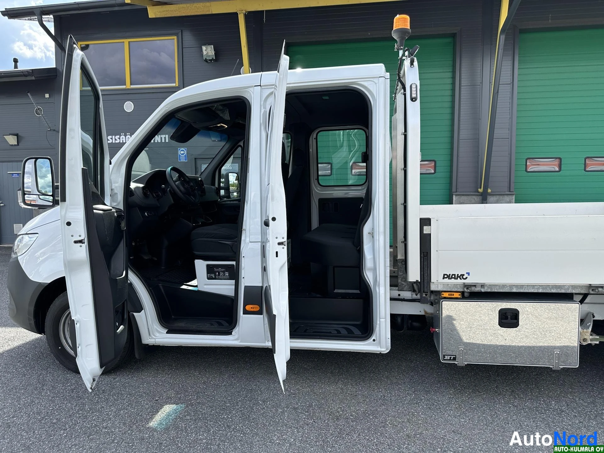 Valkoinen Mercedes-Benz Sprinter 316 CDI 2020, etuviisto, keula vasemmalle, kuva 6