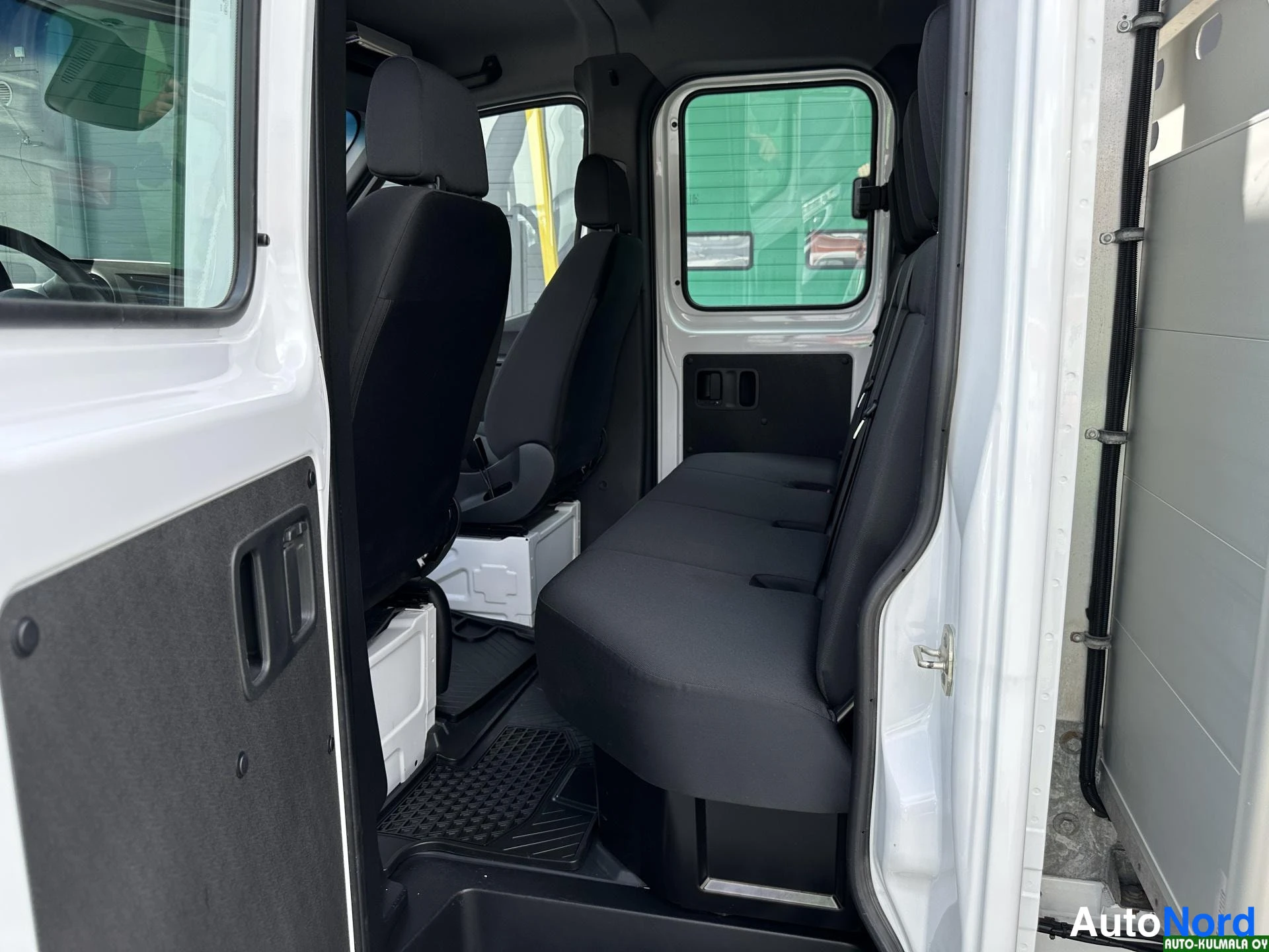 Valkoinen Mercedes-Benz Sprinter 316 CDI 2020, takaistuimet, kuva 28