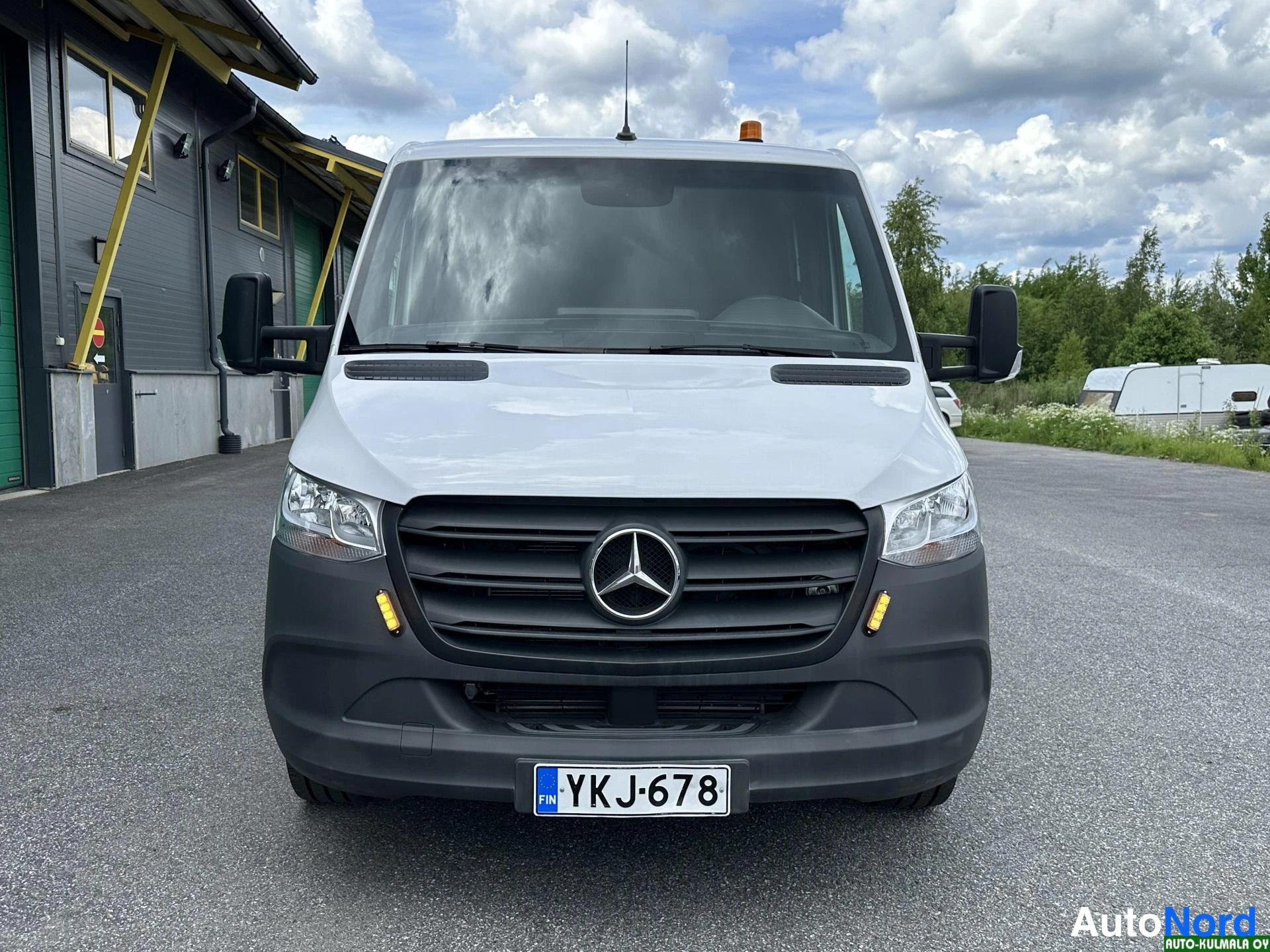 Valkoinen Mercedes-Benz Sprinter 316 CDI 2020, edestä, kuva 10