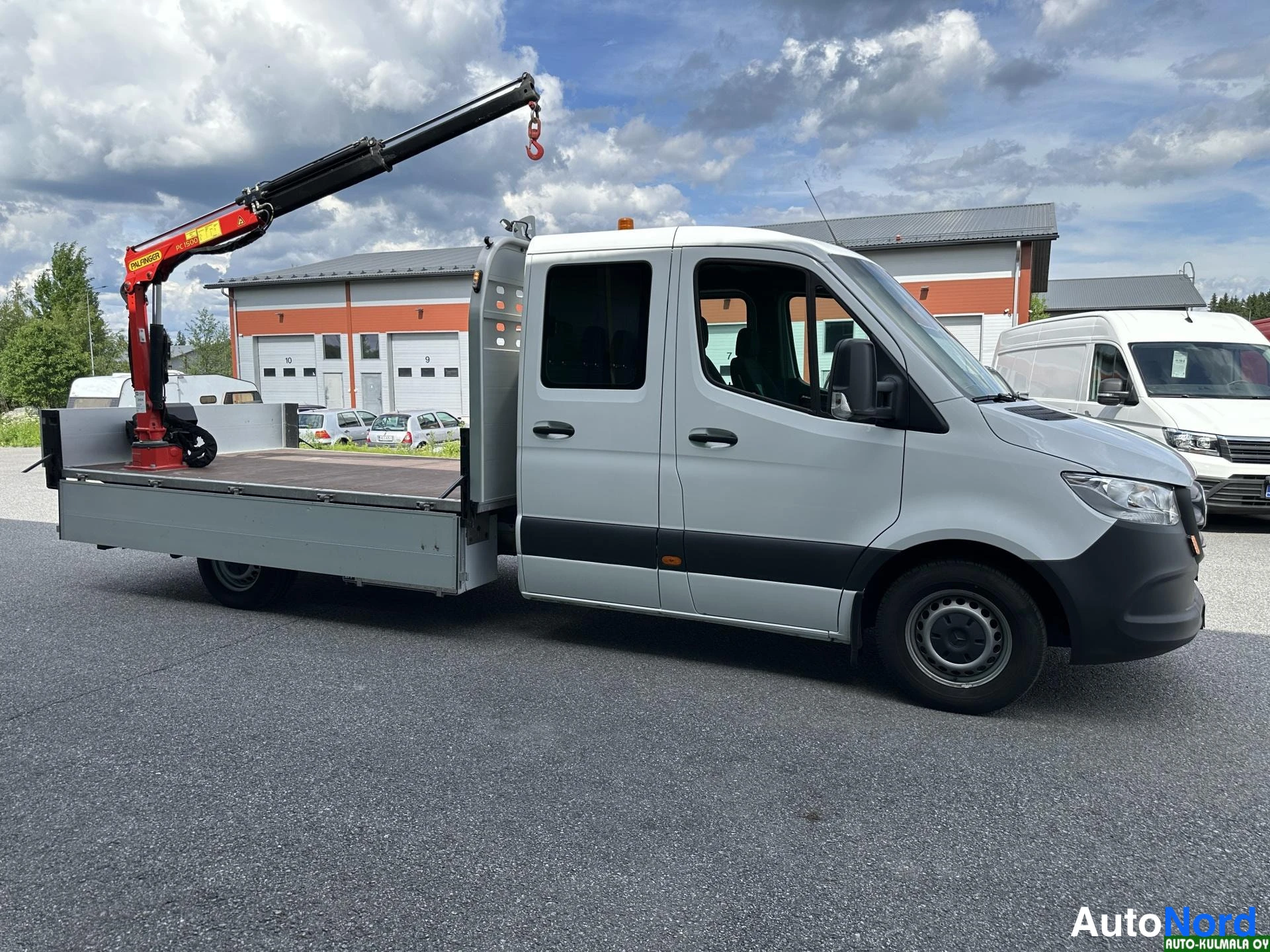 Valkoinen Mercedes-Benz Sprinter 316 CDI 2020, etuviisto, keula oikealle, kuva 9