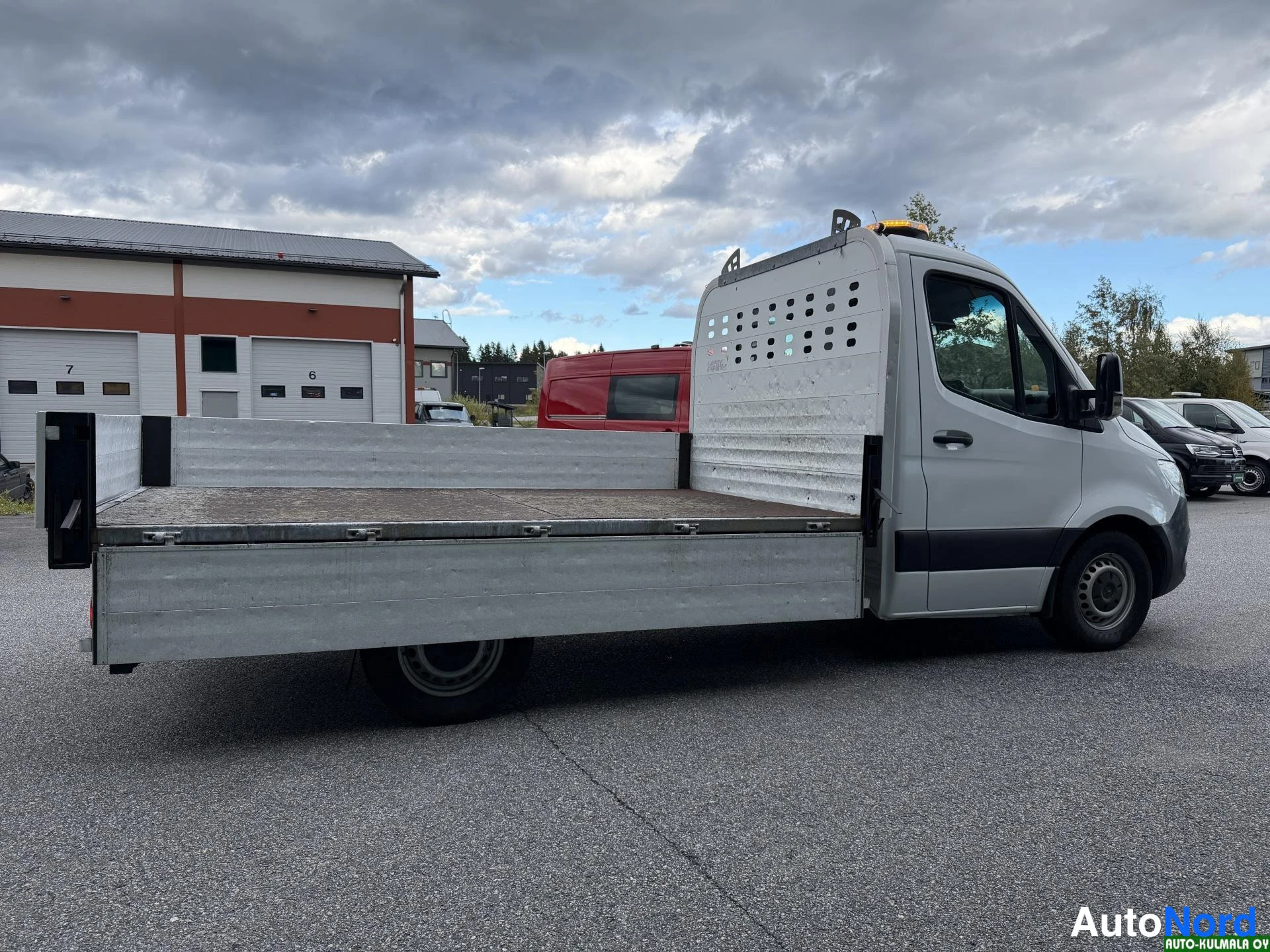 Valkoinen Mercedes-Benz Sprinter 316 CDI 2020, etuviisto, keula oikealle, kuva 4