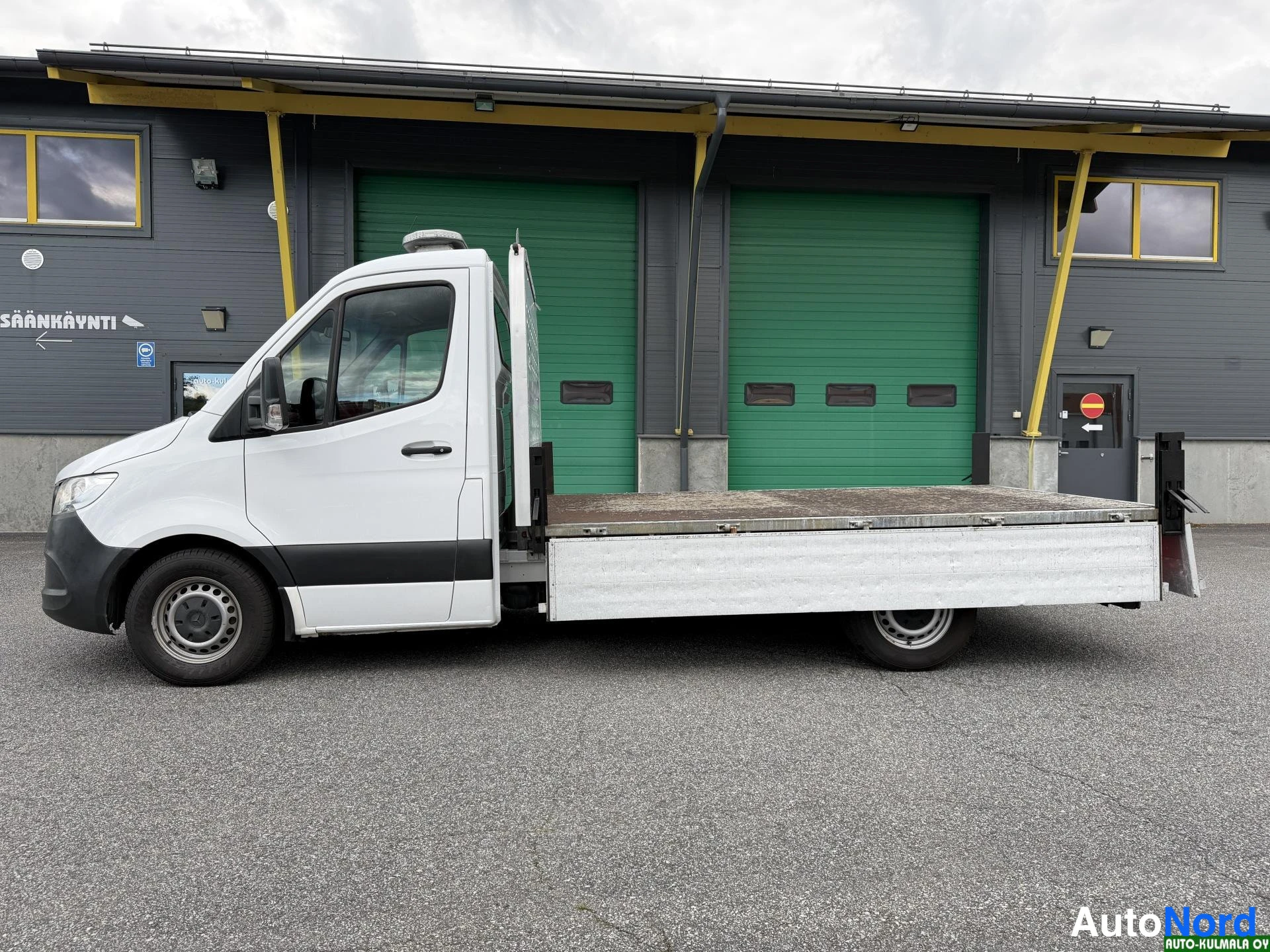 Valkoinen Mercedes-Benz Sprinter 316 CDI 2020, etuviisto, keula vasemmalle, kuva 2