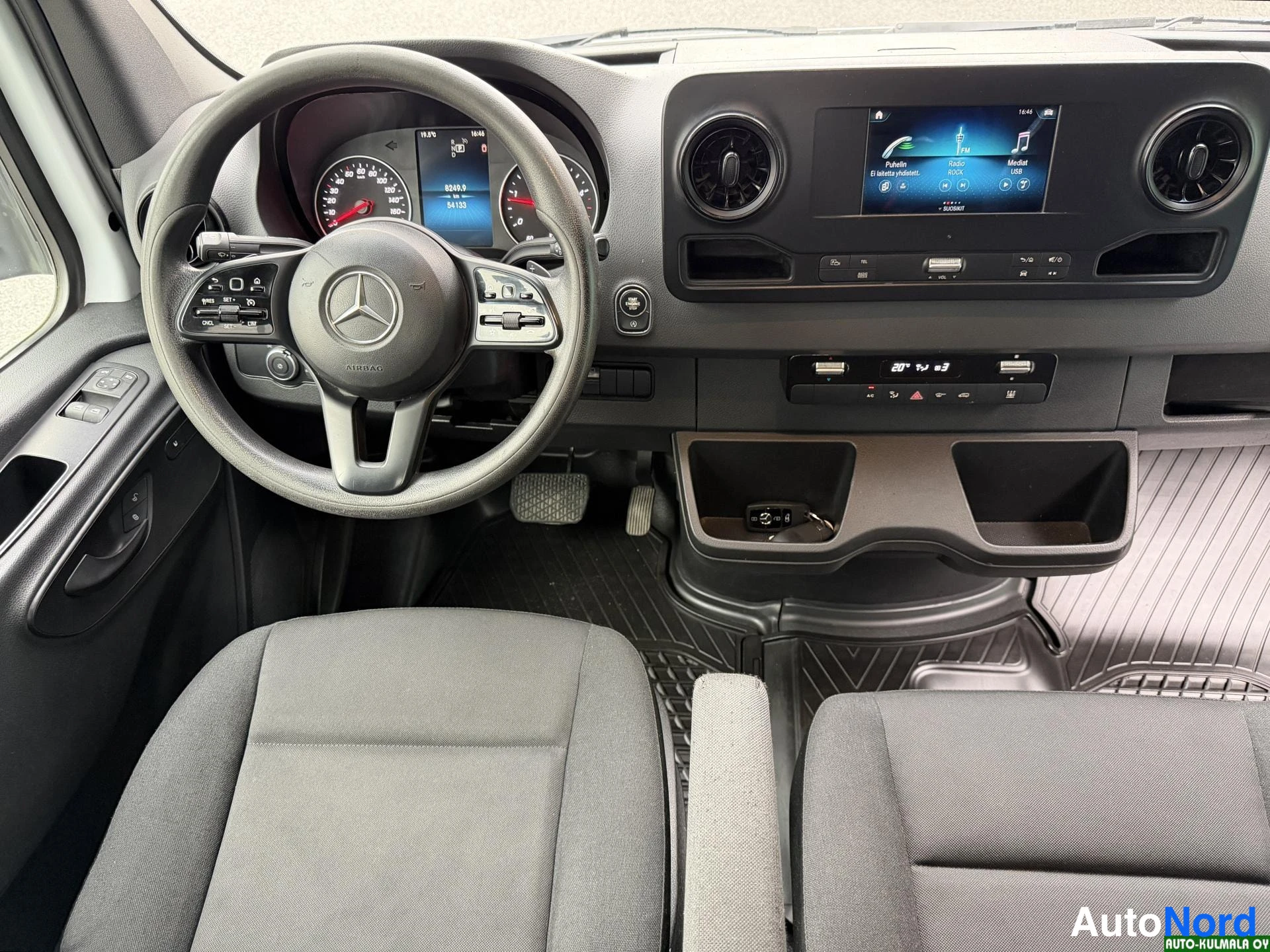 Valkoinen Mercedes-Benz Sprinter 316 CDI 2019, ohjaamo, kuva 14