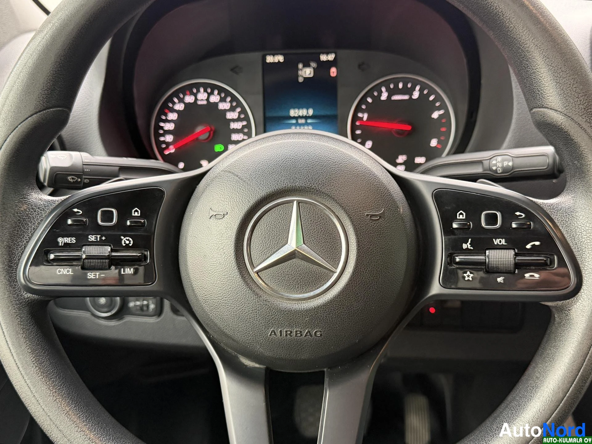 Valkoinen Mercedes-Benz Sprinter 316 CDI 2019, yksityiskohta, kuva 19