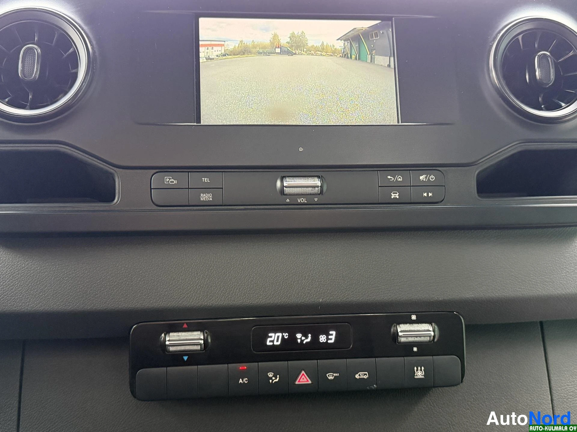 Valkoinen Mercedes-Benz Sprinter 316 CDI 2019, ohjaamo, kuva 16