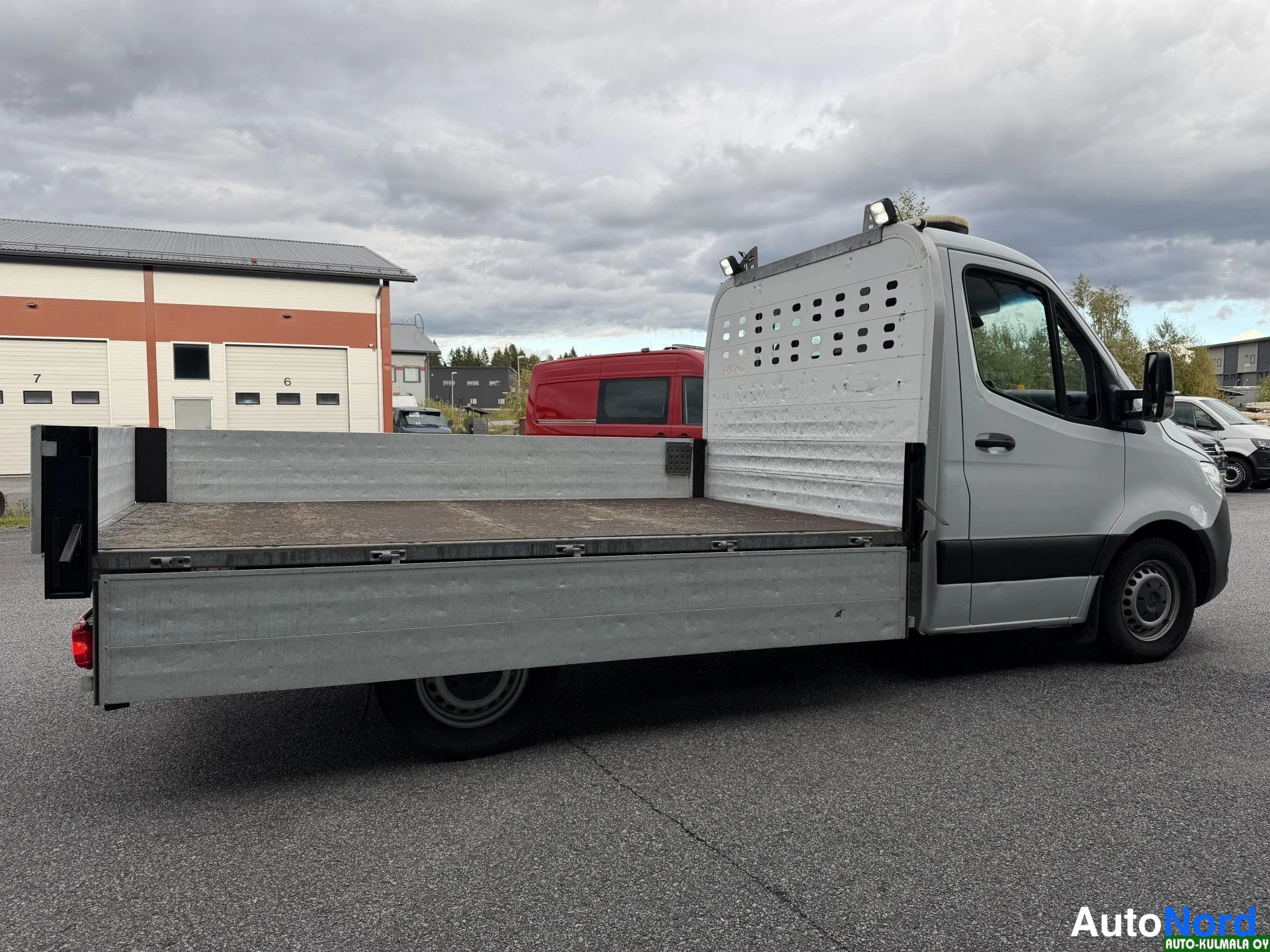 Valkoinen Mercedes-Benz Sprinter 316 CDI 2019, sivulta, kuva 9