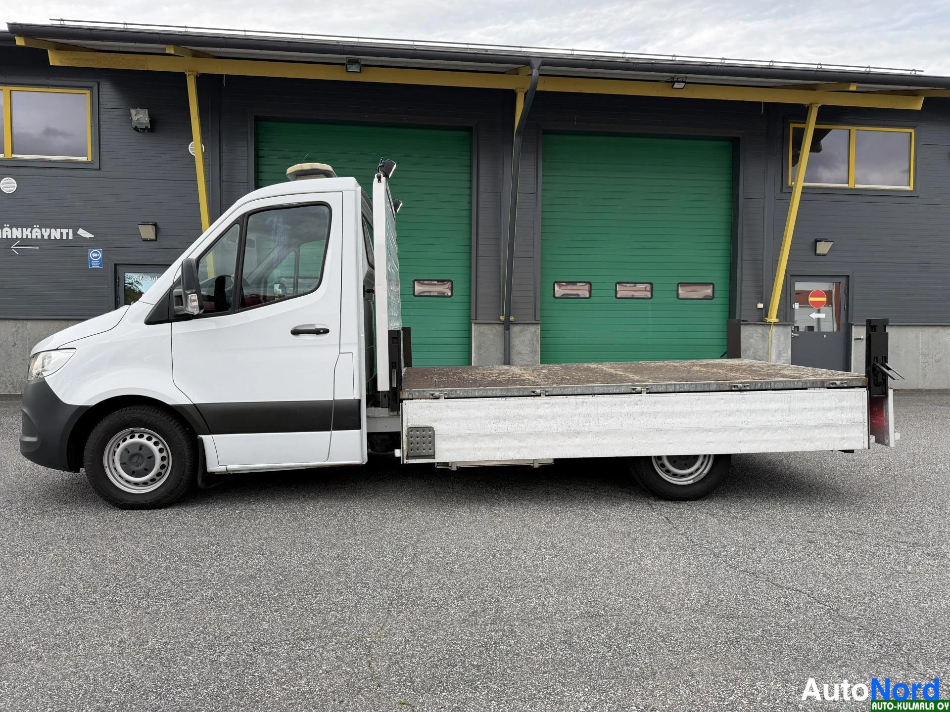 Valkoinen Mercedes-Benz Sprinter 316 CDI 2019, etuviisto, keula vasemmalle, kuva 3