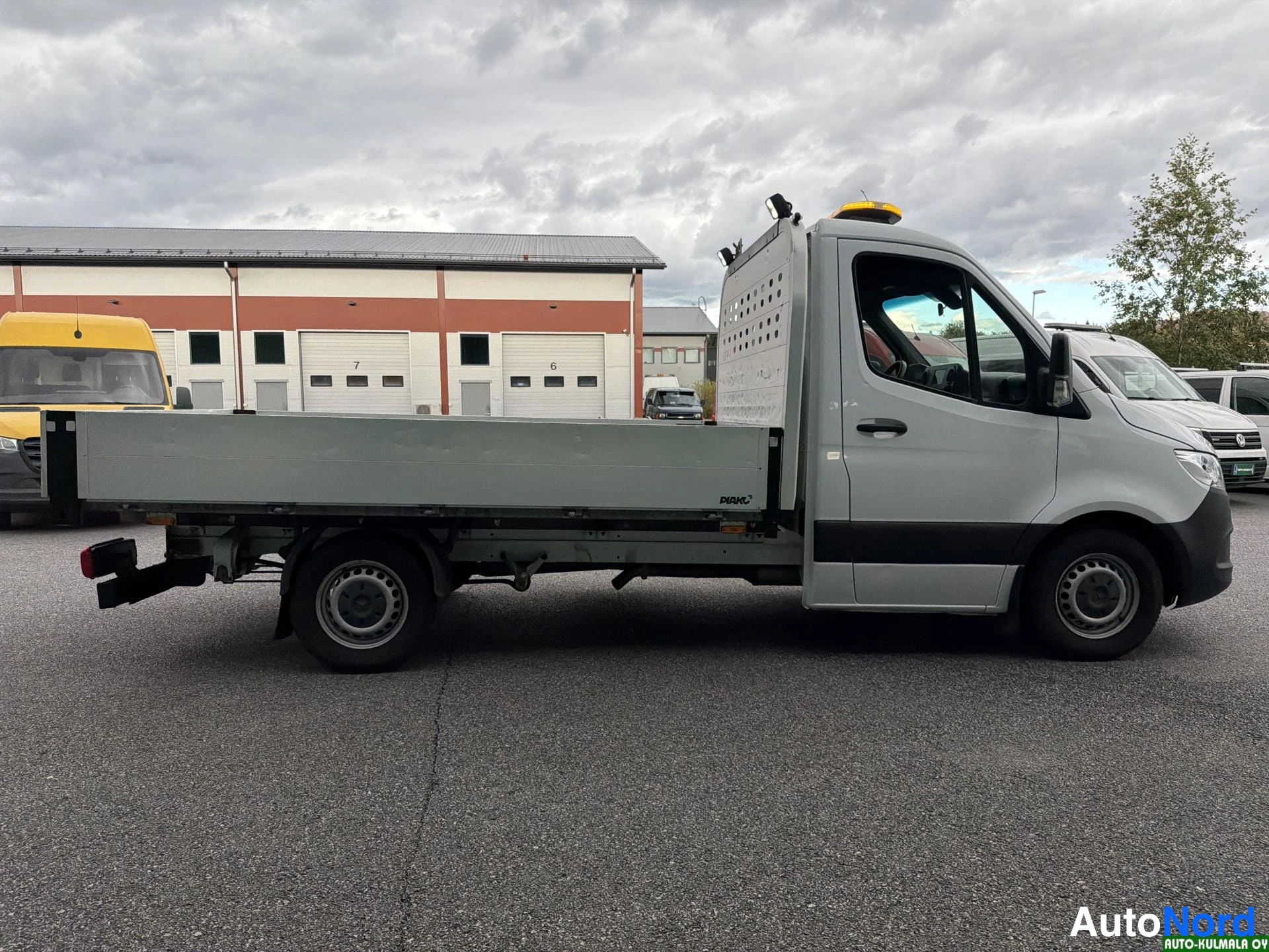 Valkoinen Mercedes-Benz Sprinter 316 CDI 2019, sivulta, kuva 8