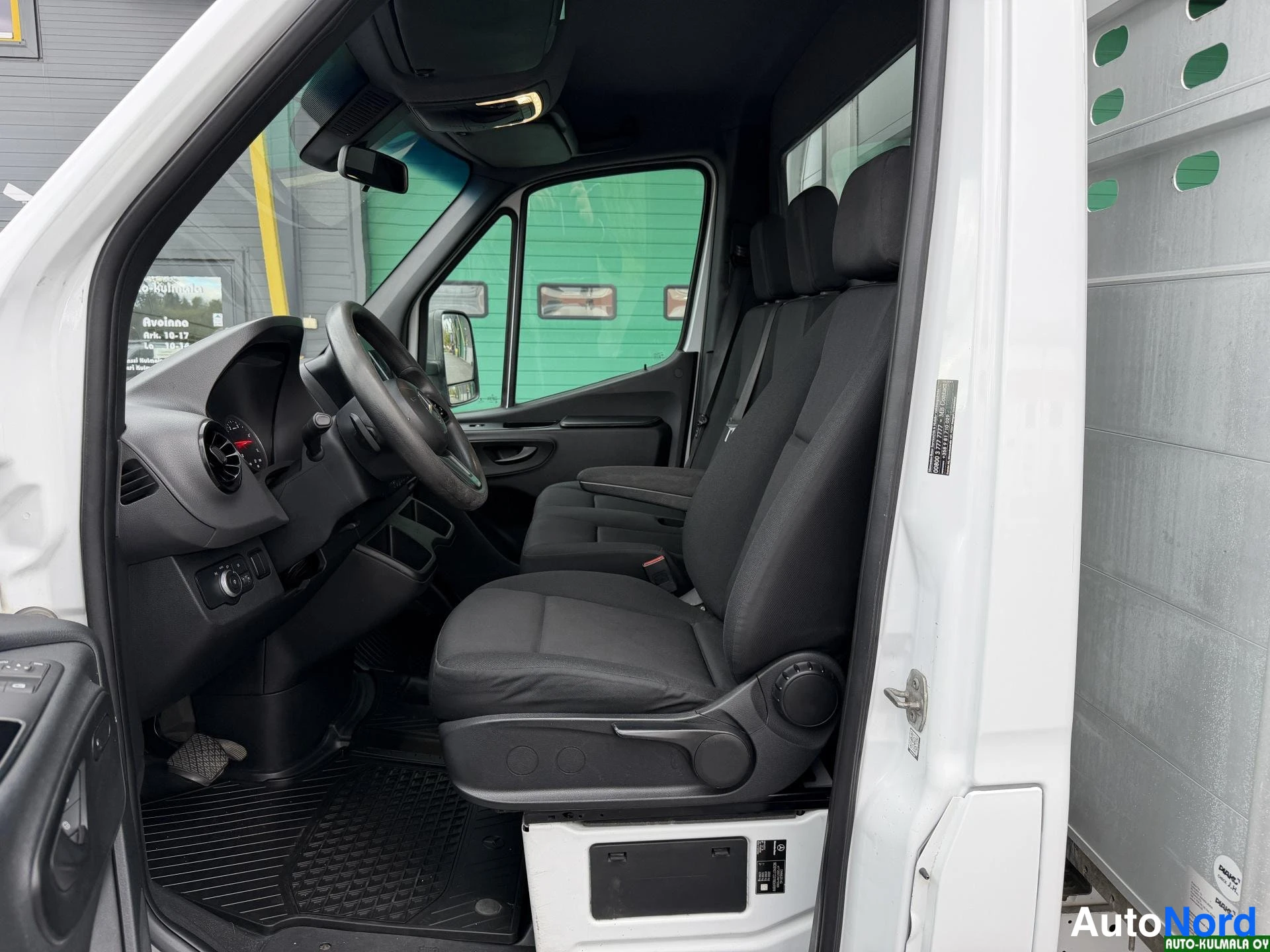 Valkoinen Mercedes-Benz Sprinter 316 CDI 2019, ohjaamo, kuva 13