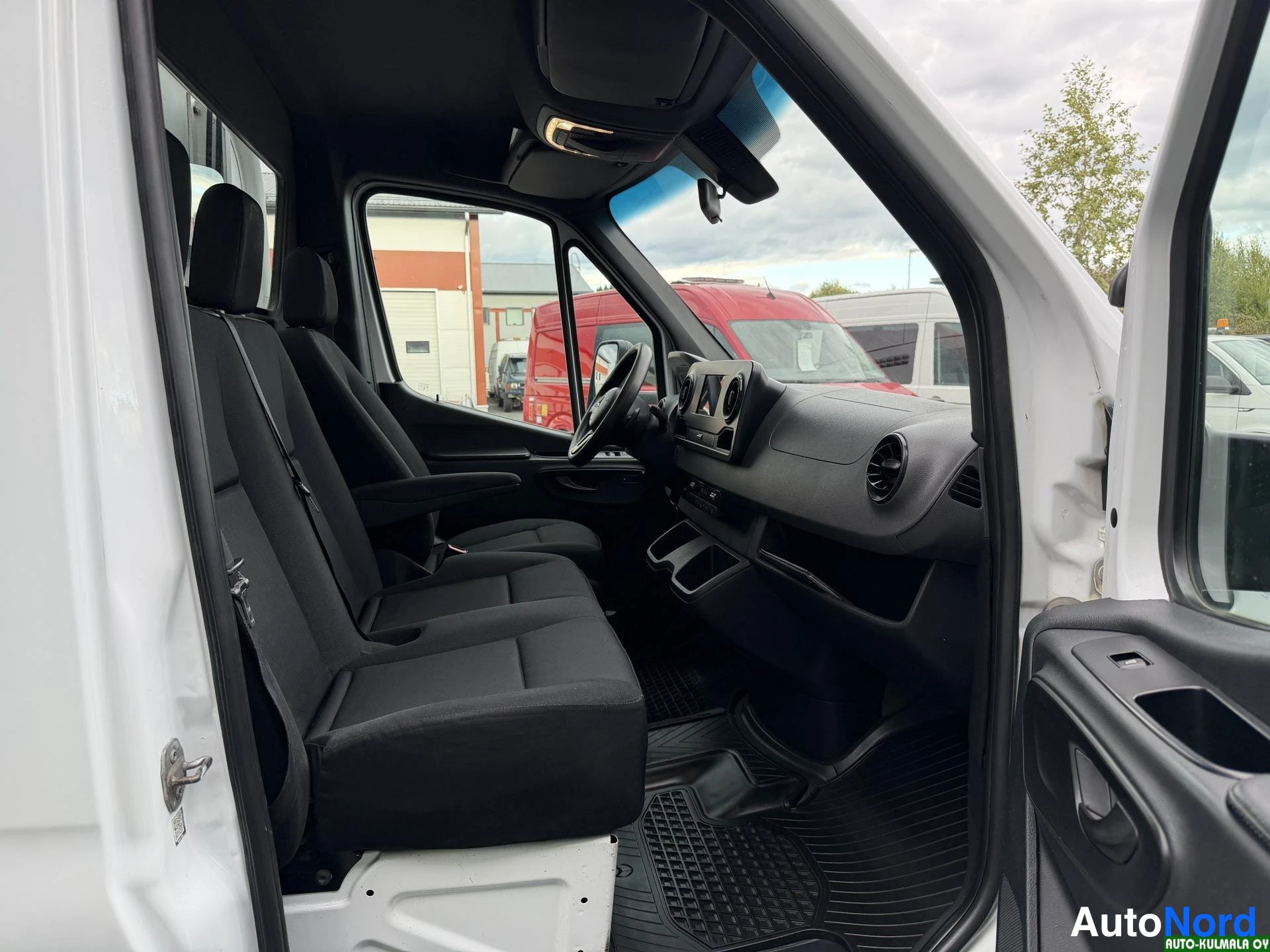 Valkoinen Mercedes-Benz Sprinter 316 CDI 2019, etuistuimet, kuva 17