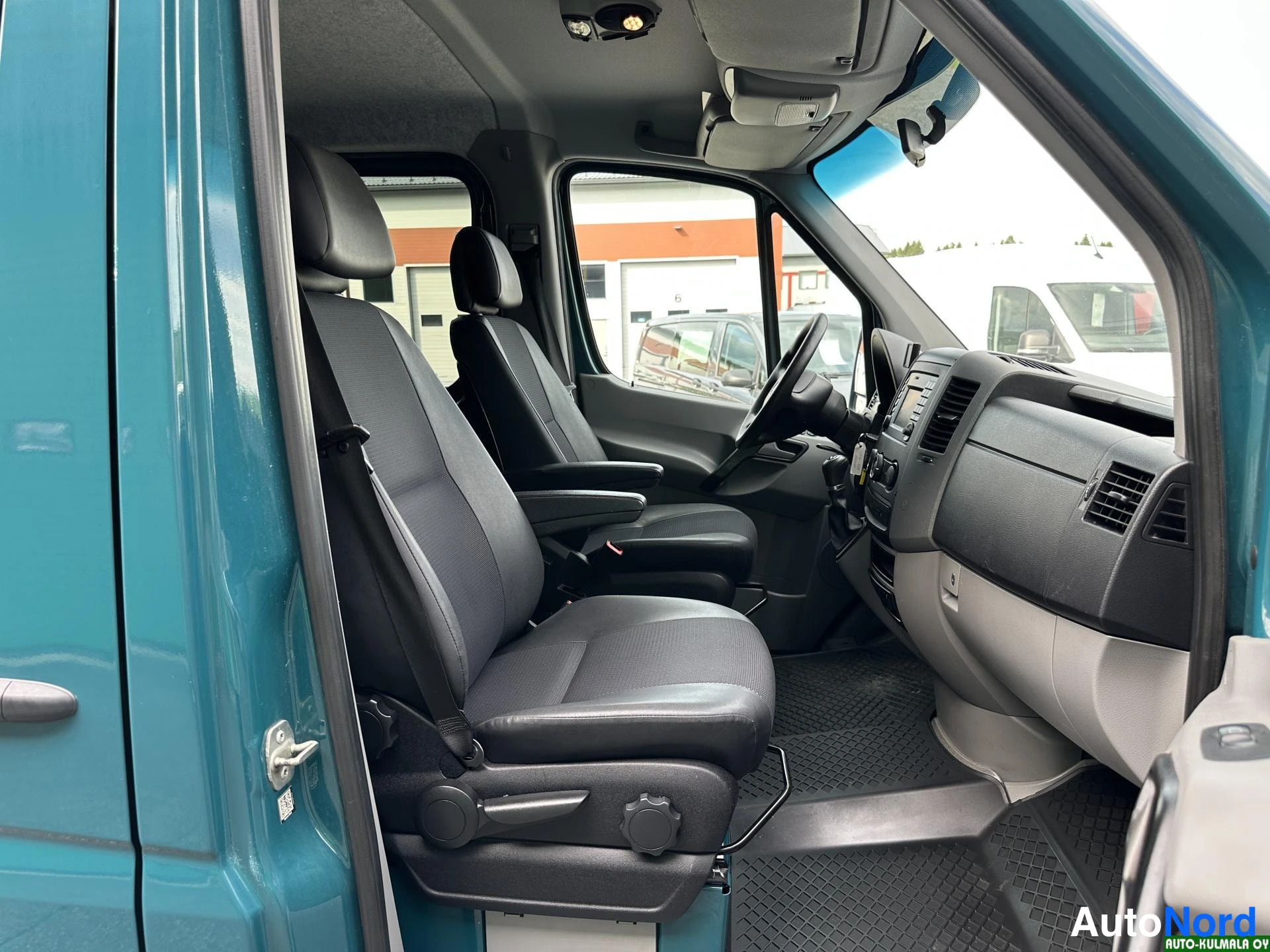 Vihreä Mercedes-Benz Sprinter 316 CDI 2017, etuistuimet, kuva 14