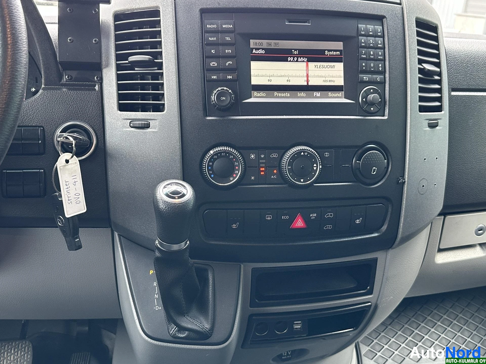 Vihreä Mercedes-Benz Sprinter 316 CDI 2017, yksityiskohta, kuva 24