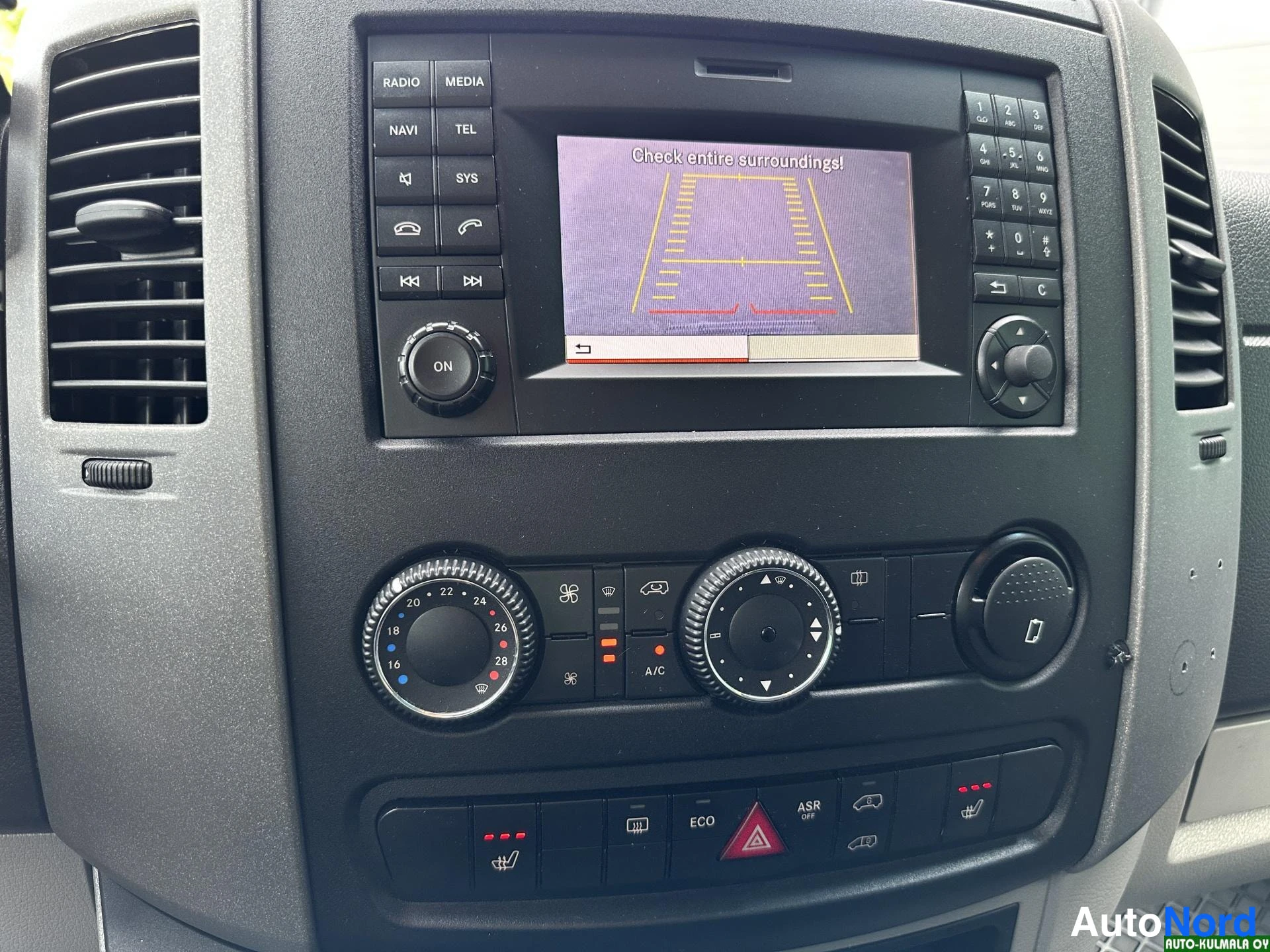 Vihreä Mercedes-Benz Sprinter 316 CDI 2017, yksityiskohta, kuva 25