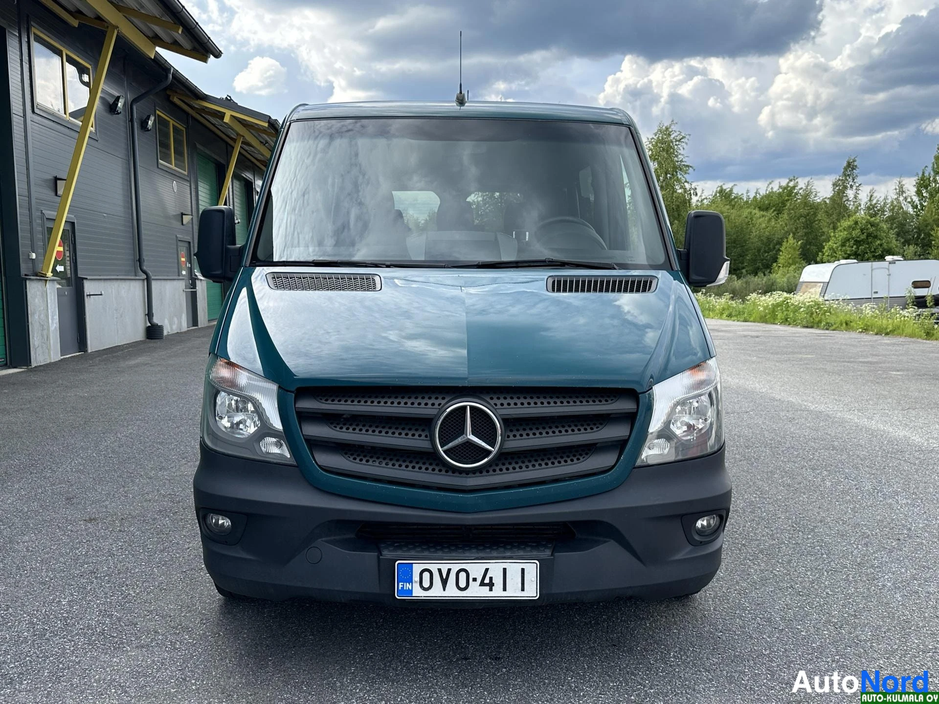 Vihreä Mercedes-Benz Sprinter 316 CDI 2017, edestä, kuva 4