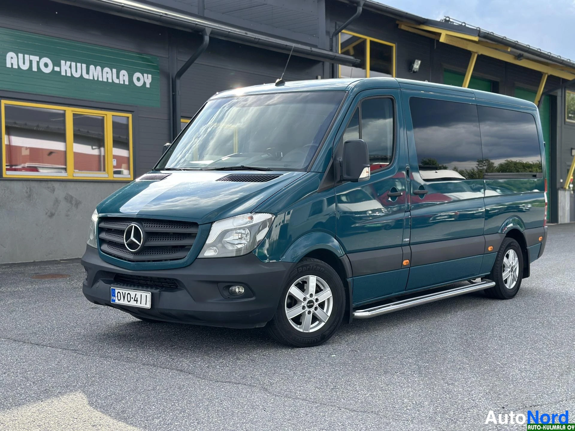 Vihreä Mercedes-Benz Sprinter 316 CDI 2017, etuviisto, keula vasemmalle, kuva 2