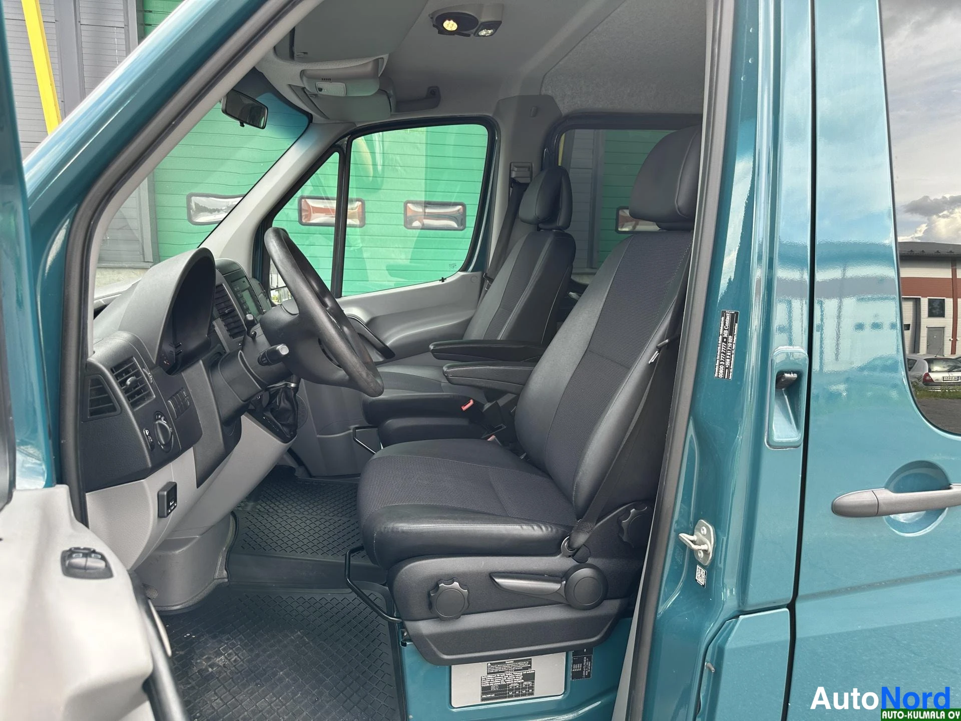 Vihreä Mercedes-Benz Sprinter 316 CDI 2017, etuistuimet, kuva 13