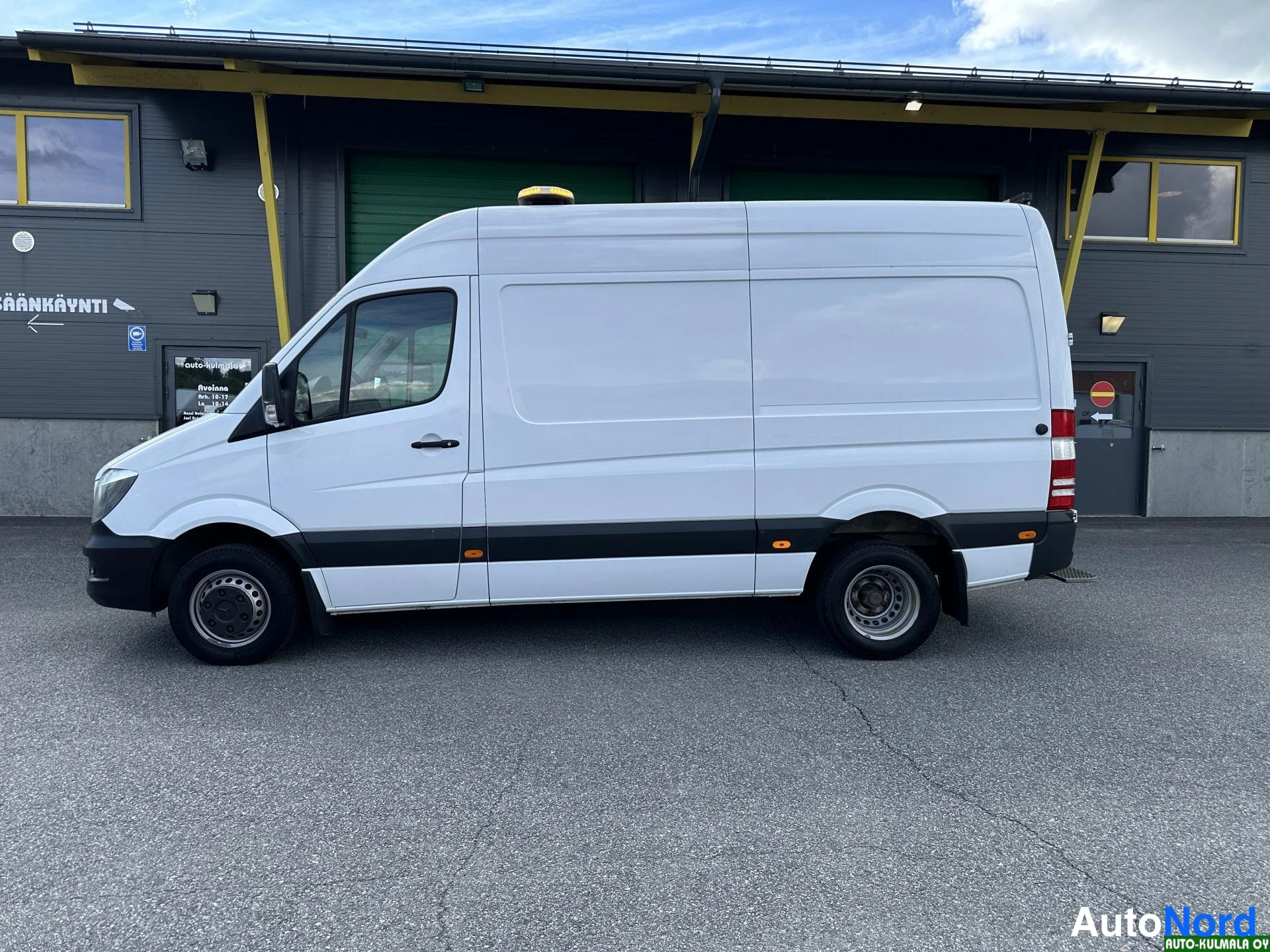 Valkoinen Mercedes-Benz Sprinter 519 CDI 2017, sivulta, kuva 6