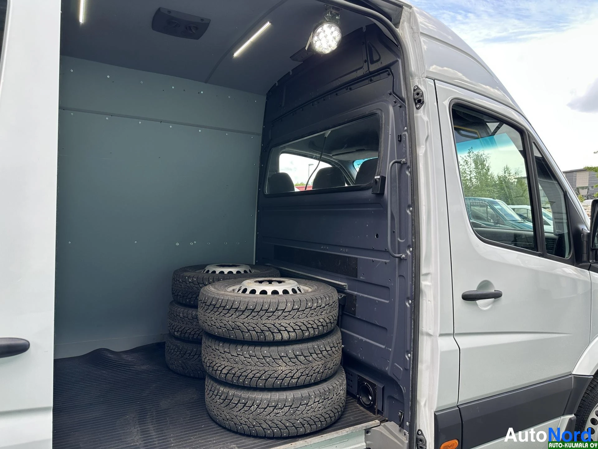 Valkoinen Mercedes-Benz Sprinter 519 CDI 2017, sivulta, kuva 8