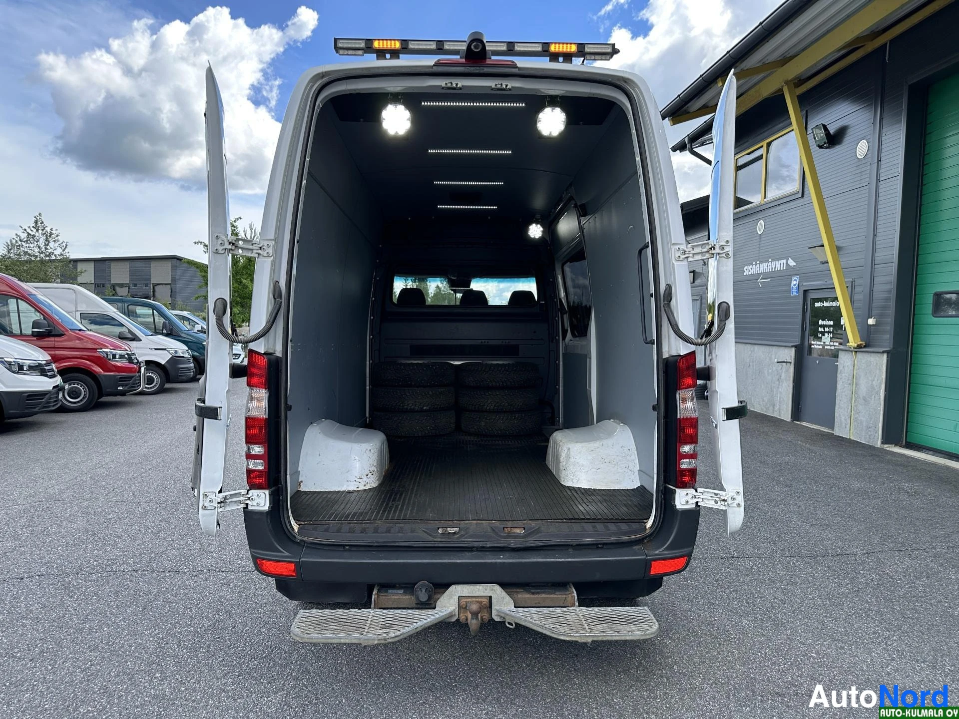 Valkoinen Mercedes-Benz Sprinter 519 CDI 2017, takaa, kuva 12