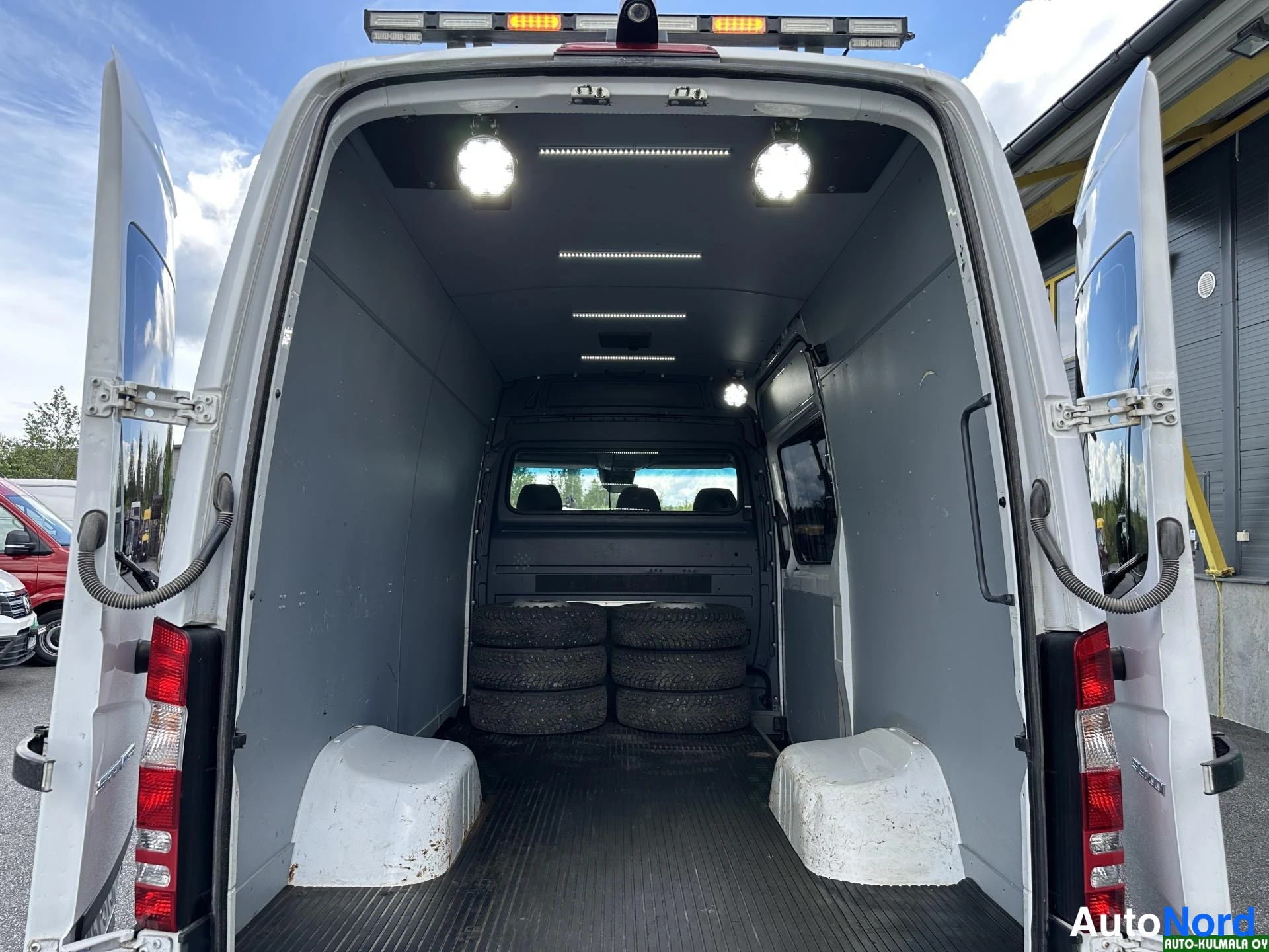 Valkoinen Mercedes-Benz Sprinter 519 CDI 2017, tavaratila, kuva 17