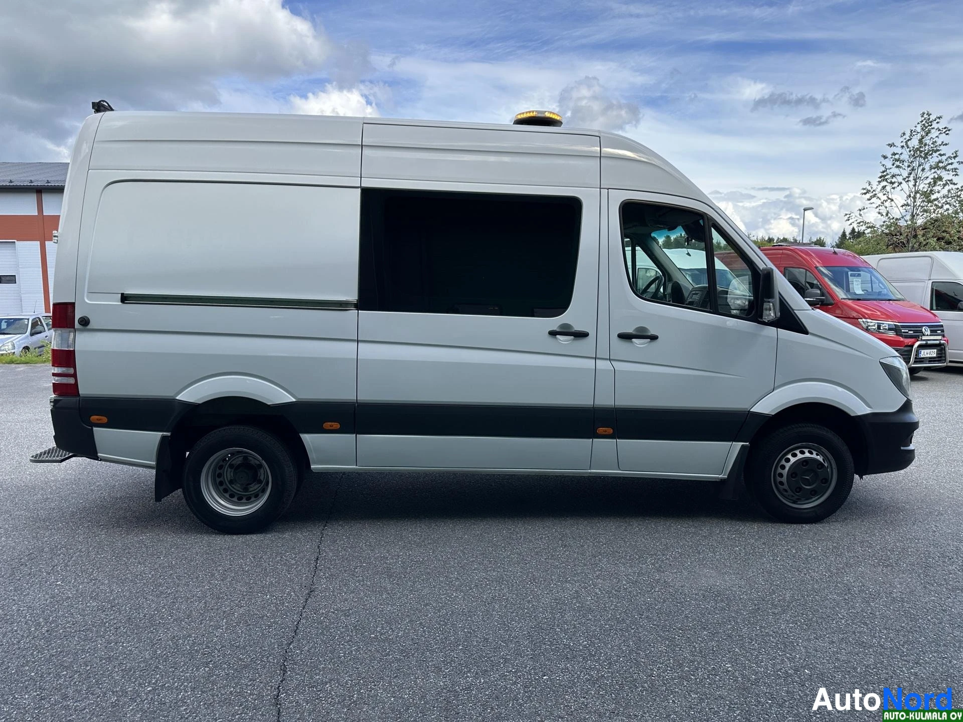 Valkoinen Mercedes-Benz Sprinter 519 CDI 2017, sivulta, kuva 5