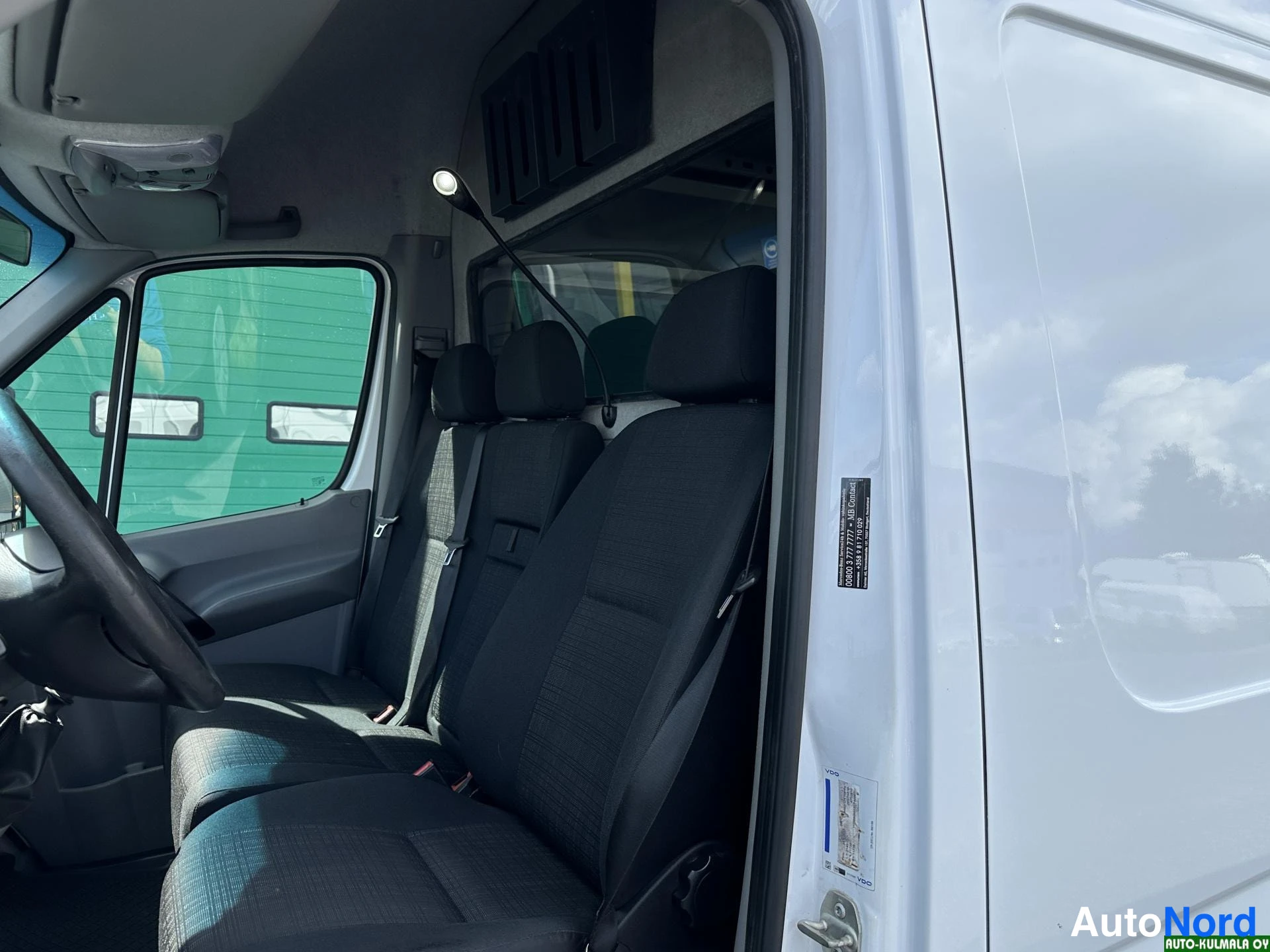 Valkoinen Mercedes-Benz Sprinter 519 CDI 2017, etuistuimet, kuva 15