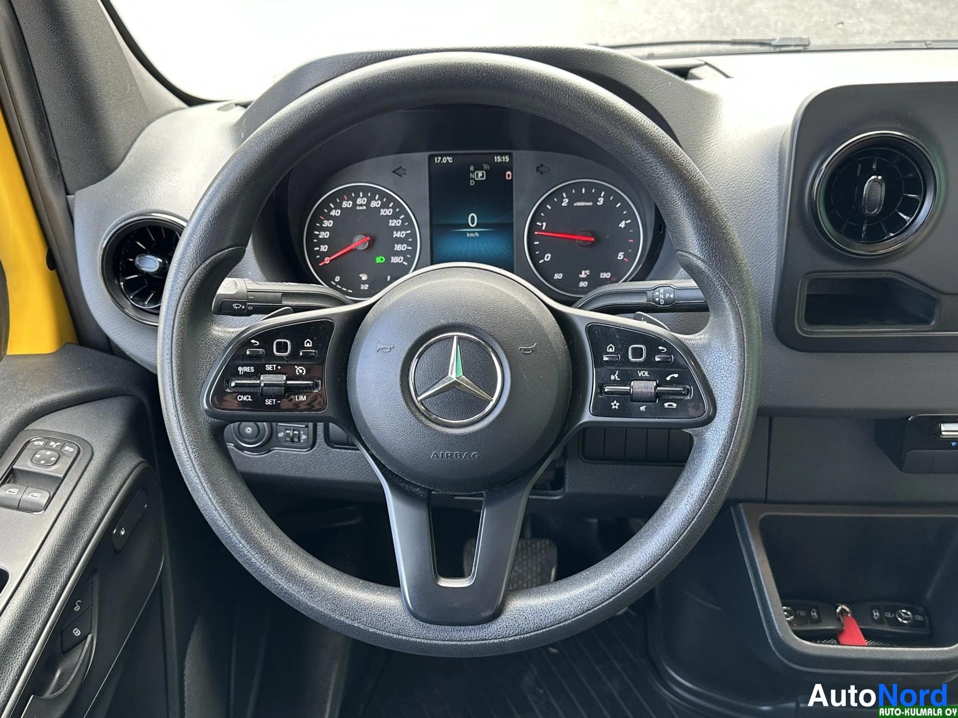 Keltainen Mercedes-Benz Sprinter 316 CDI 2019, ohjaamo, kuva 14