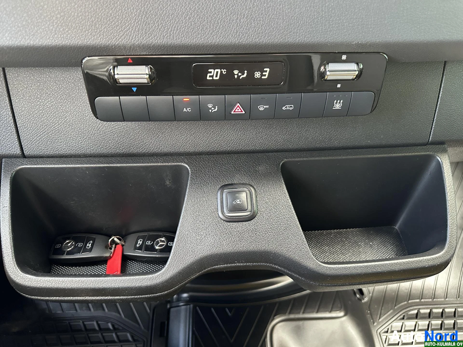 Keltainen Mercedes-Benz Sprinter 316 CDI 2019, yksityiskohta, kuva 22