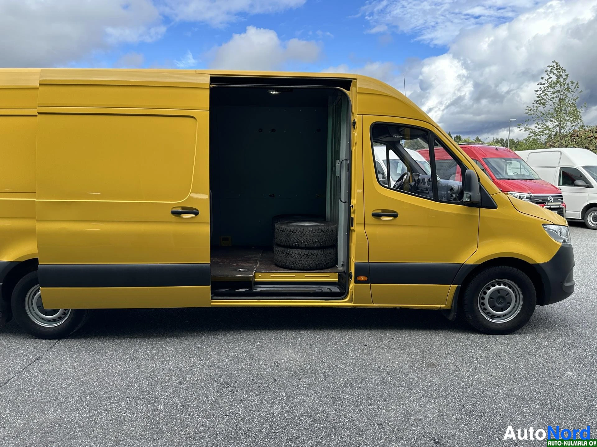 Keltainen Mercedes-Benz Sprinter 316 CDI 2019, etuviisto, keula oikealle, kuva 4