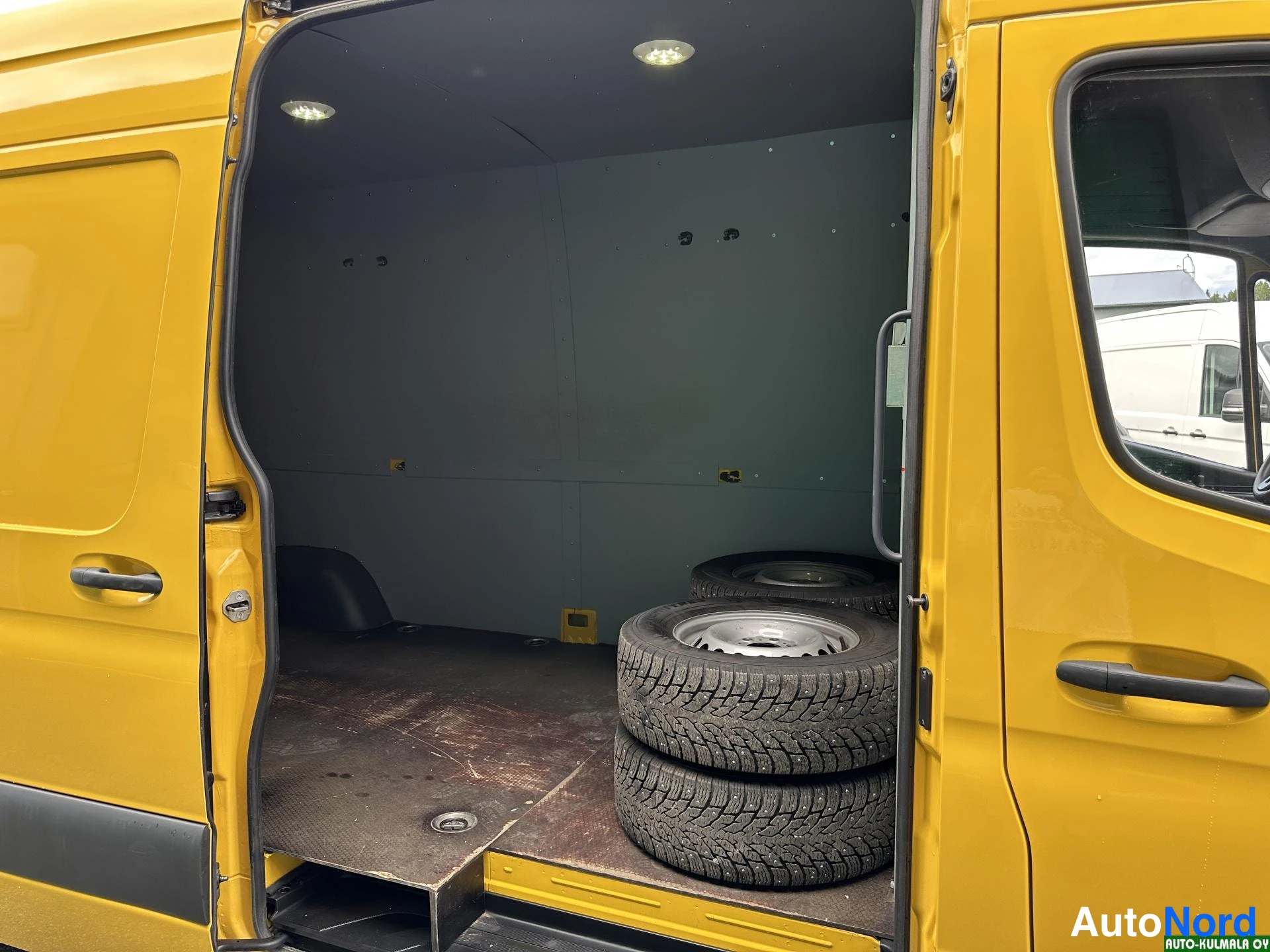 Keltainen Mercedes-Benz Sprinter 316 CDI 2019, tavaratila, kuva 17