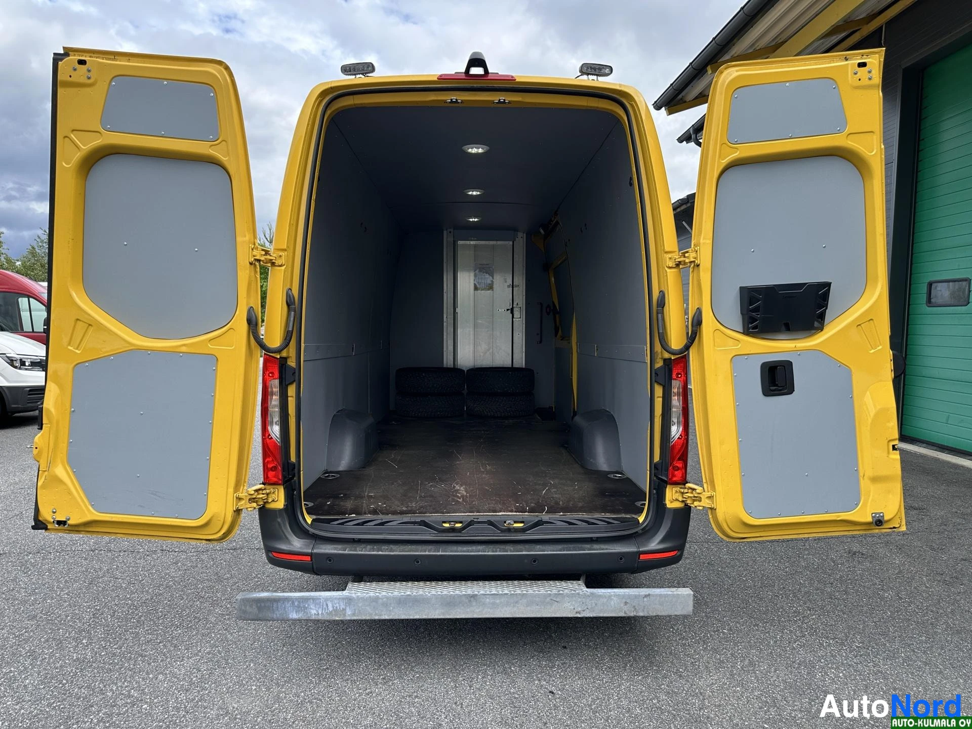 Keltainen Mercedes-Benz Sprinter 316 CDI 2019, tavaratila, kuva 19