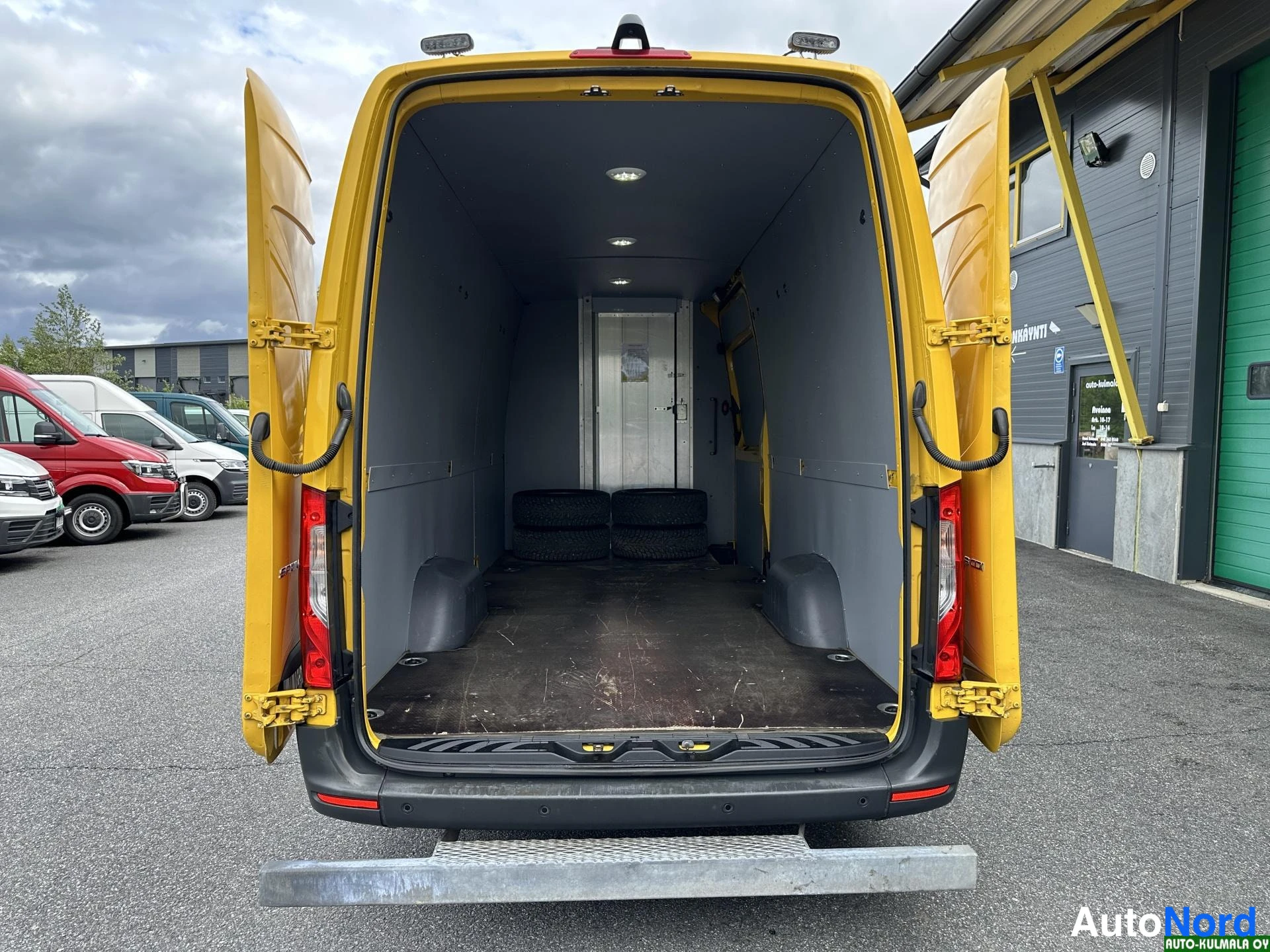 Keltainen Mercedes-Benz Sprinter 316 CDI 2019, tavaratila, kuva 20