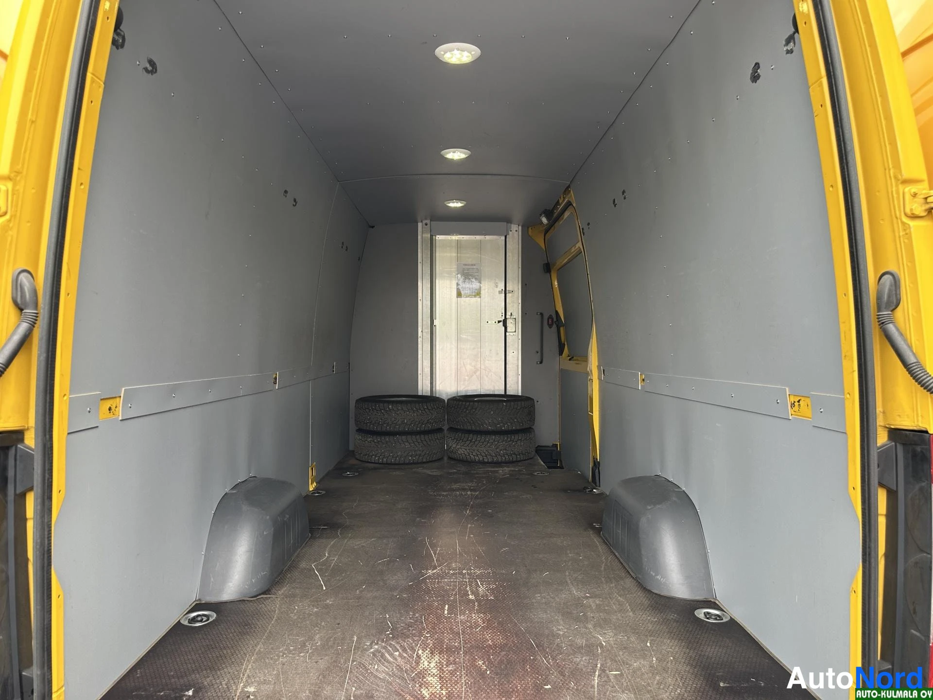 Keltainen Mercedes-Benz Sprinter 316 CDI 2019, tavaratila, kuva 21