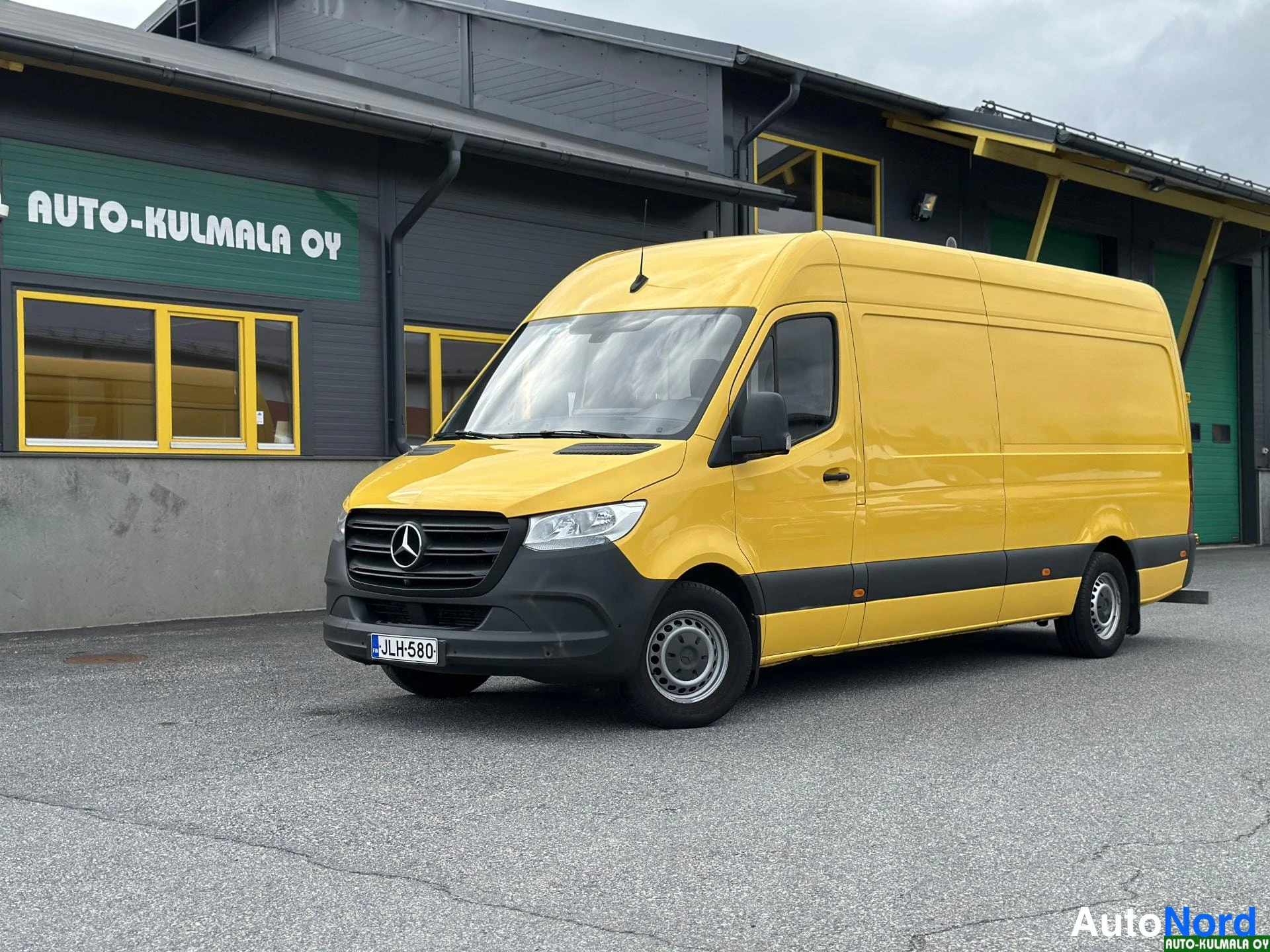 Keltainen Mercedes-Benz Sprinter 316 CDI 2019, etuviisto, keula vasemmalle, kuva 2