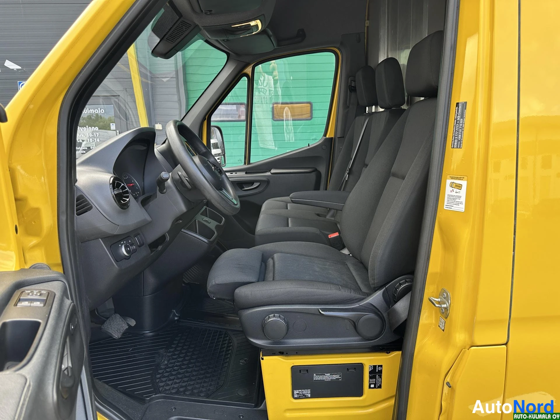 Keltainen Mercedes-Benz Sprinter 316 CDI 2019, etuistuimet, kuva 16