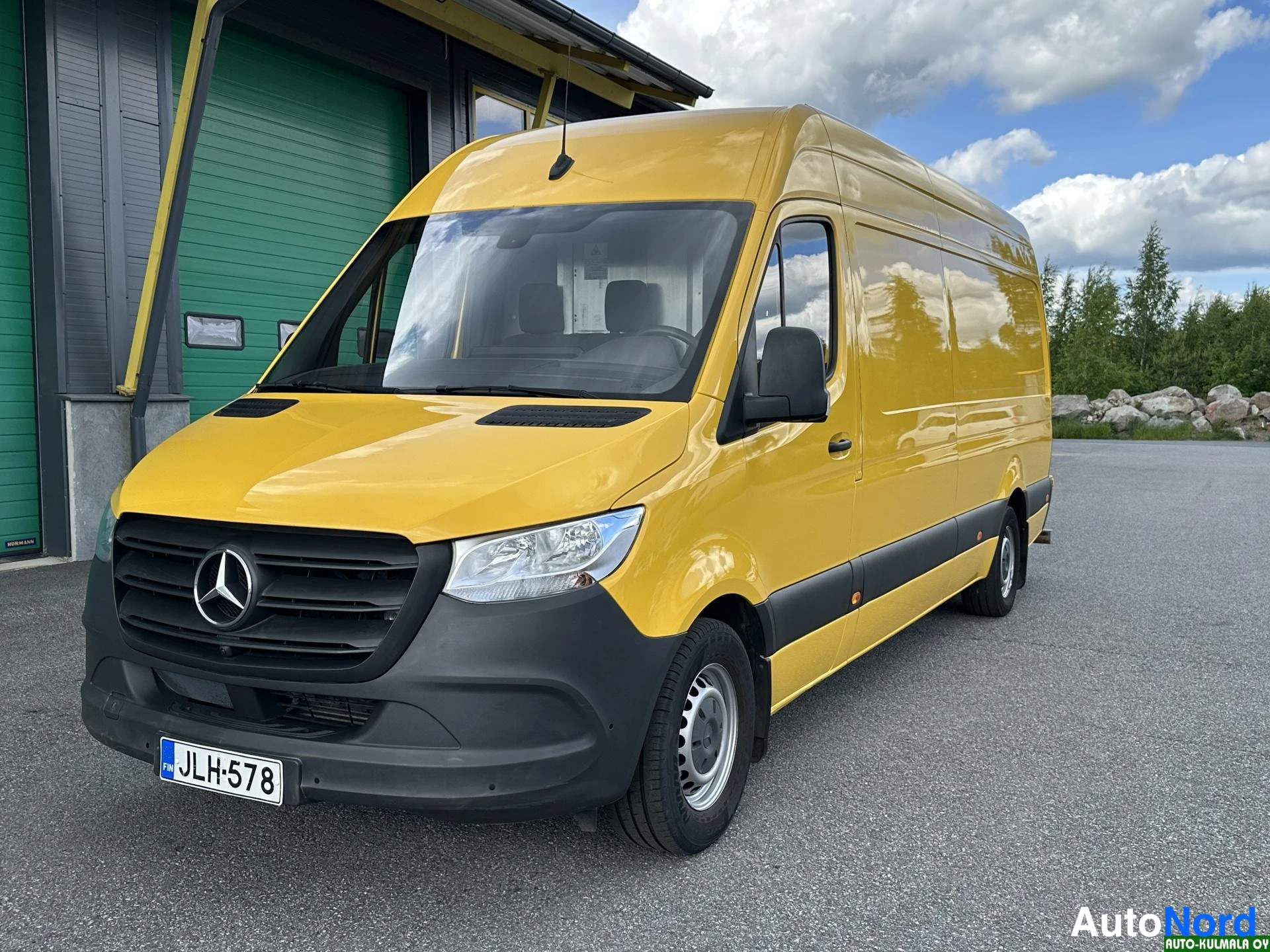 Keltainen Mercedes-Benz Sprinter 316 CDI 2019, etuviisto, keula vasemmalle, kuva 2