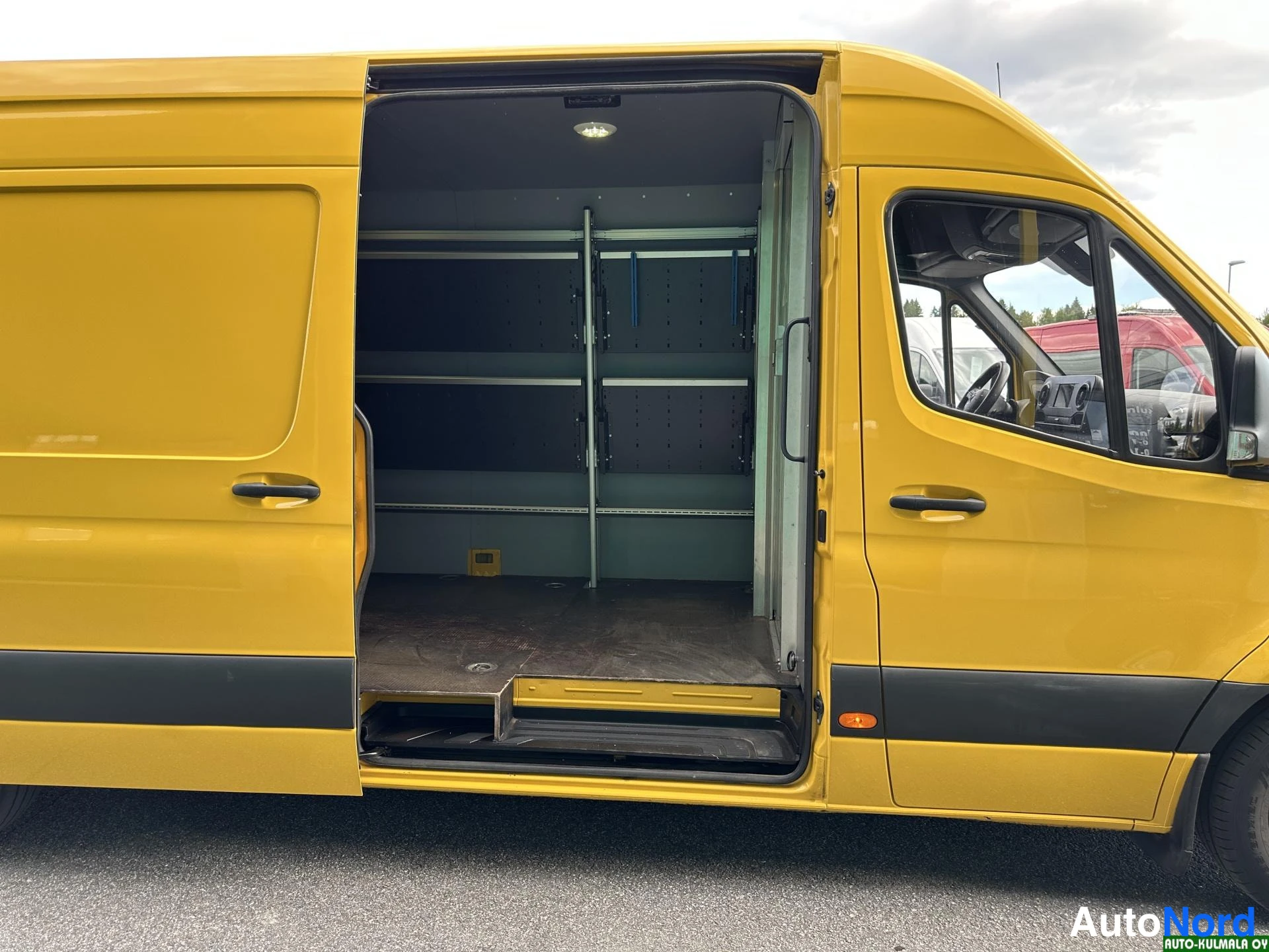 Keltainen Mercedes-Benz Sprinter 316 CDI 2019, sivulta, kuva 7