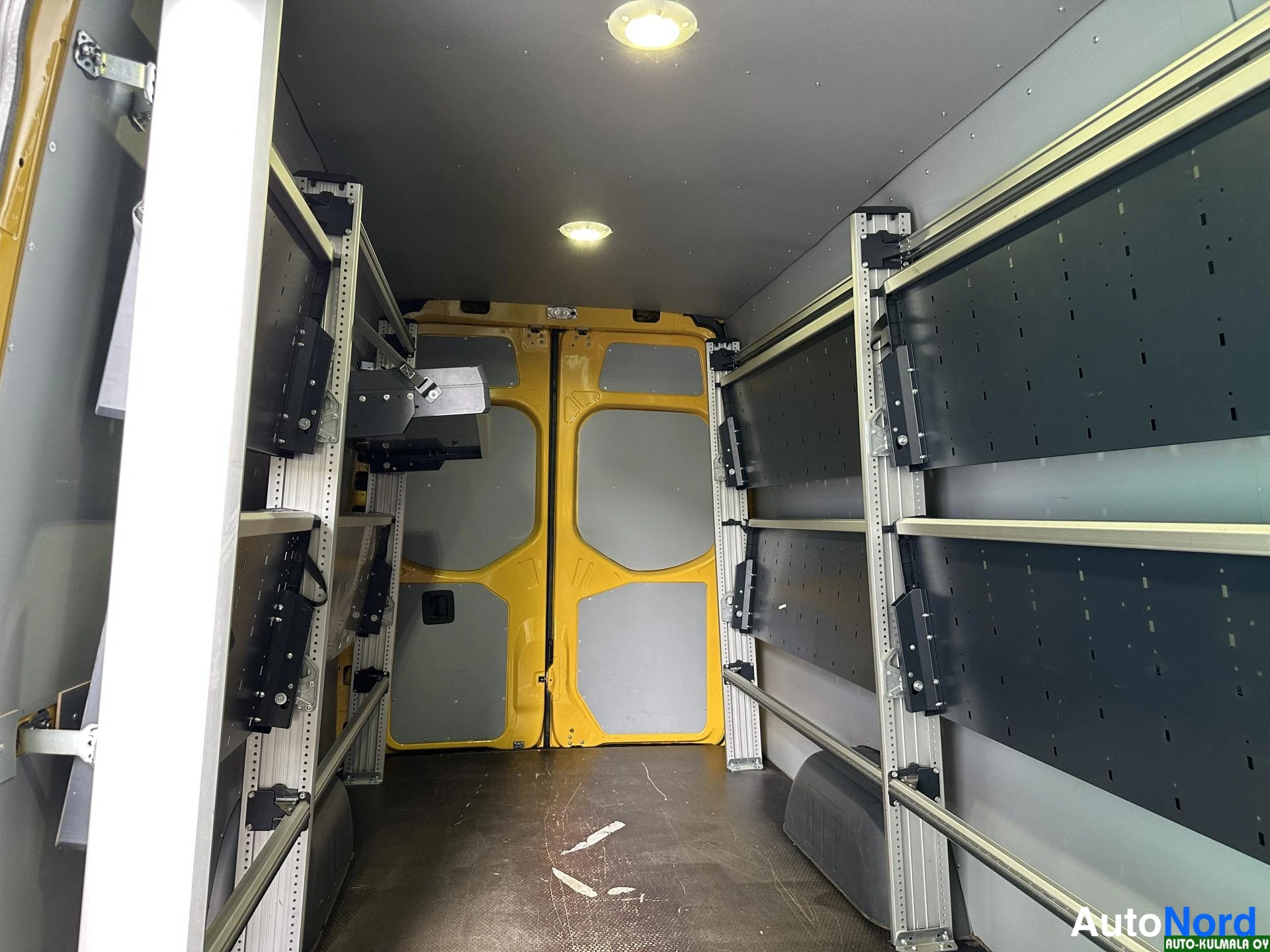 Keltainen Mercedes-Benz Sprinter 316 CDI 2019, tavaratila, kuva 22