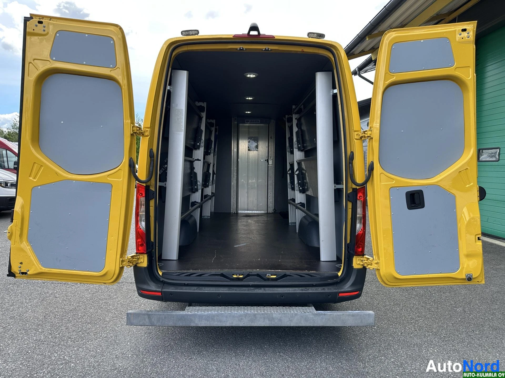 Keltainen Mercedes-Benz Sprinter 316 CDI 2019, takaa, kuva 10