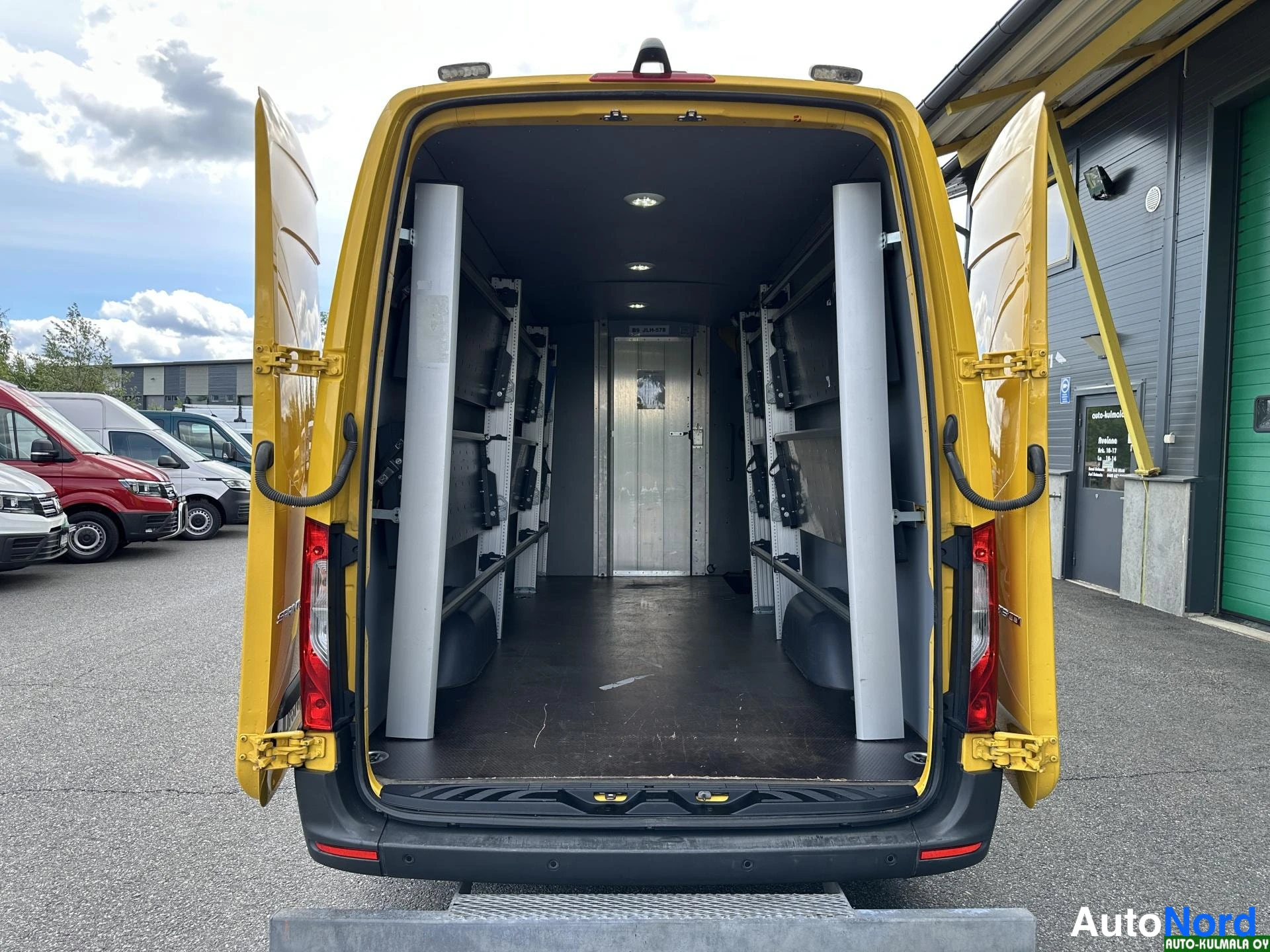Keltainen Mercedes-Benz Sprinter 316 CDI 2019, takaa, kuva 11