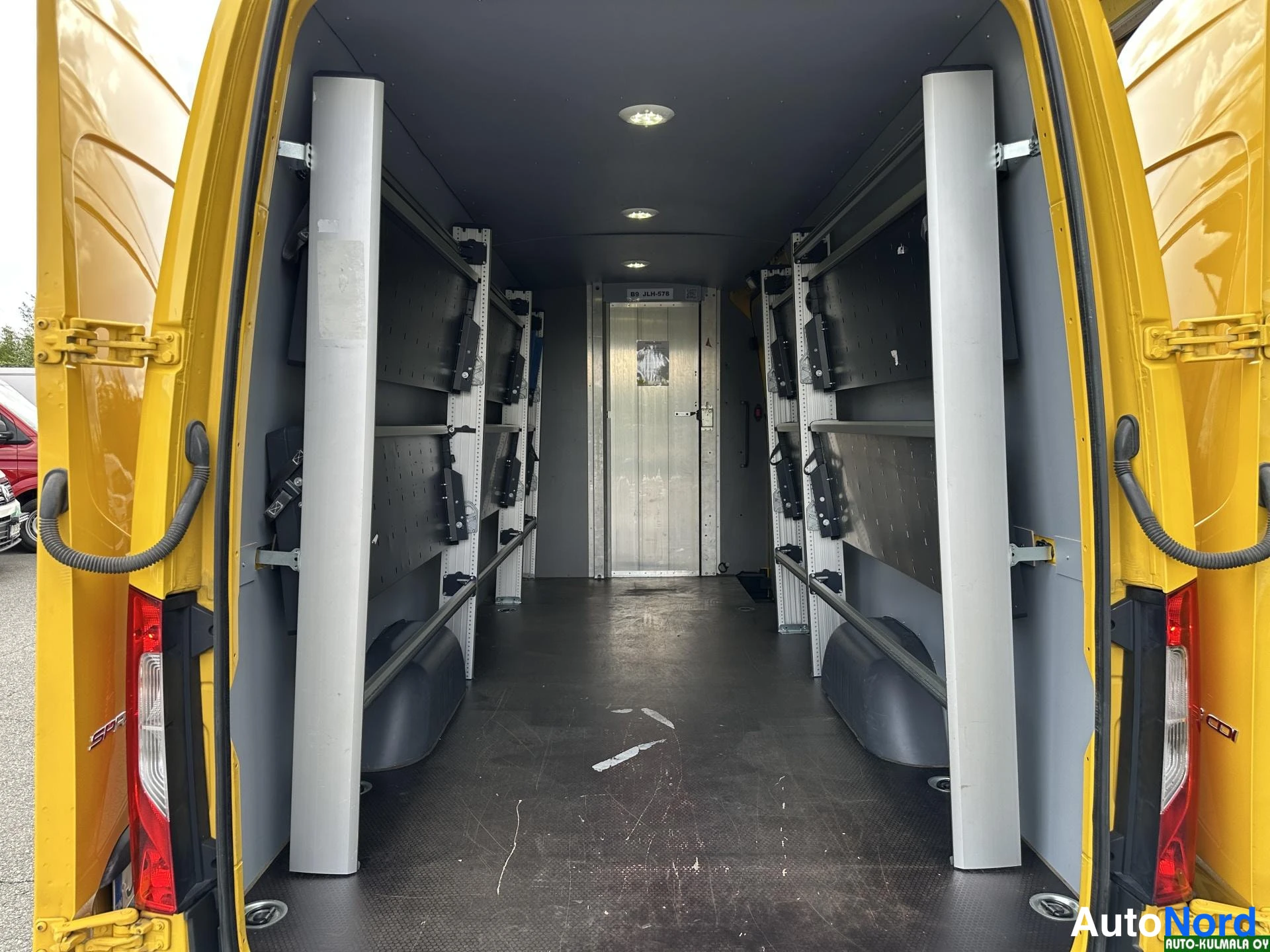 Keltainen Mercedes-Benz Sprinter 316 CDI 2019, tavaratila, kuva 17