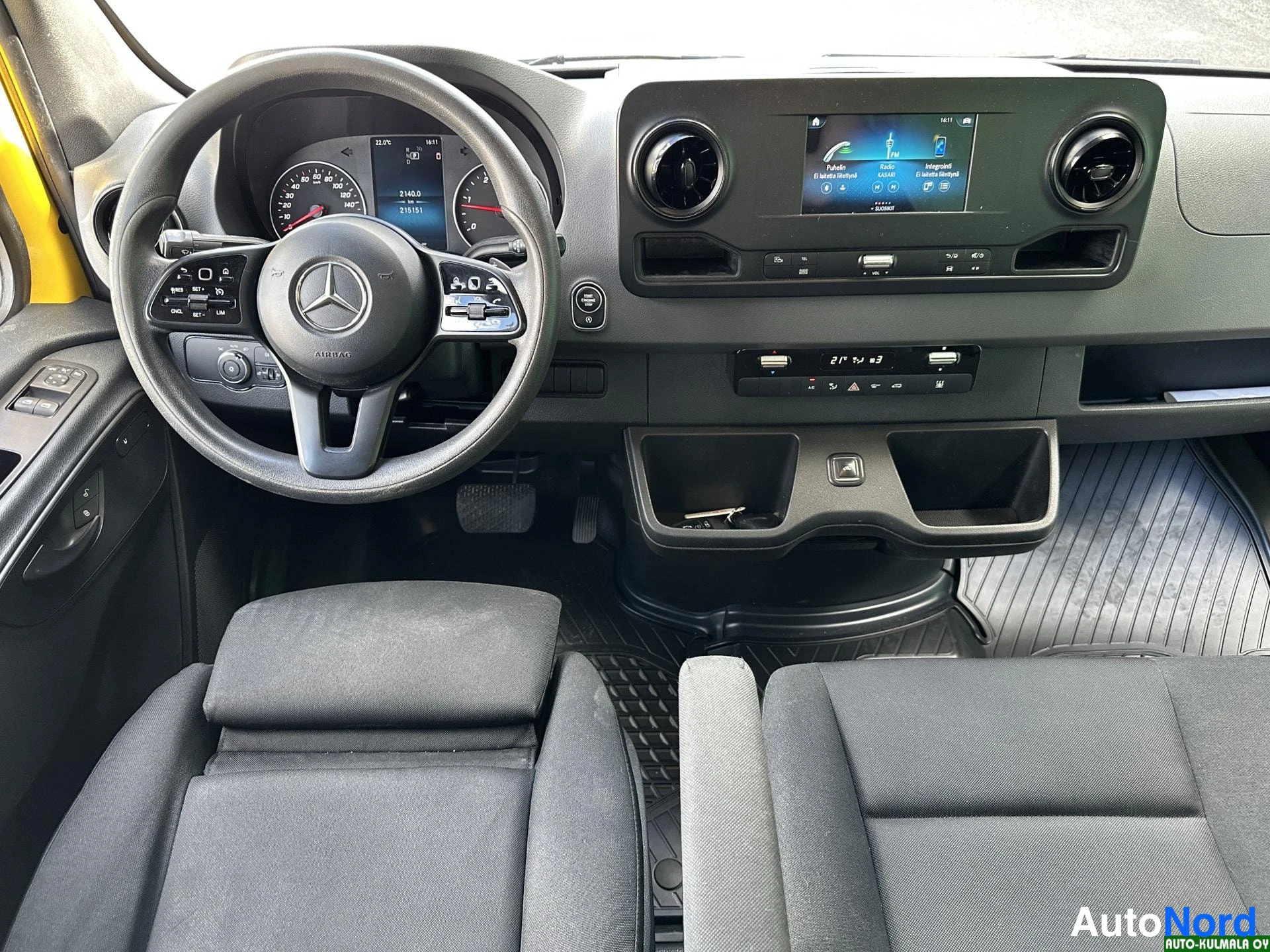 Keltainen Mercedes-Benz Sprinter 316 CDI 2019, ohjaamo, kuva 15