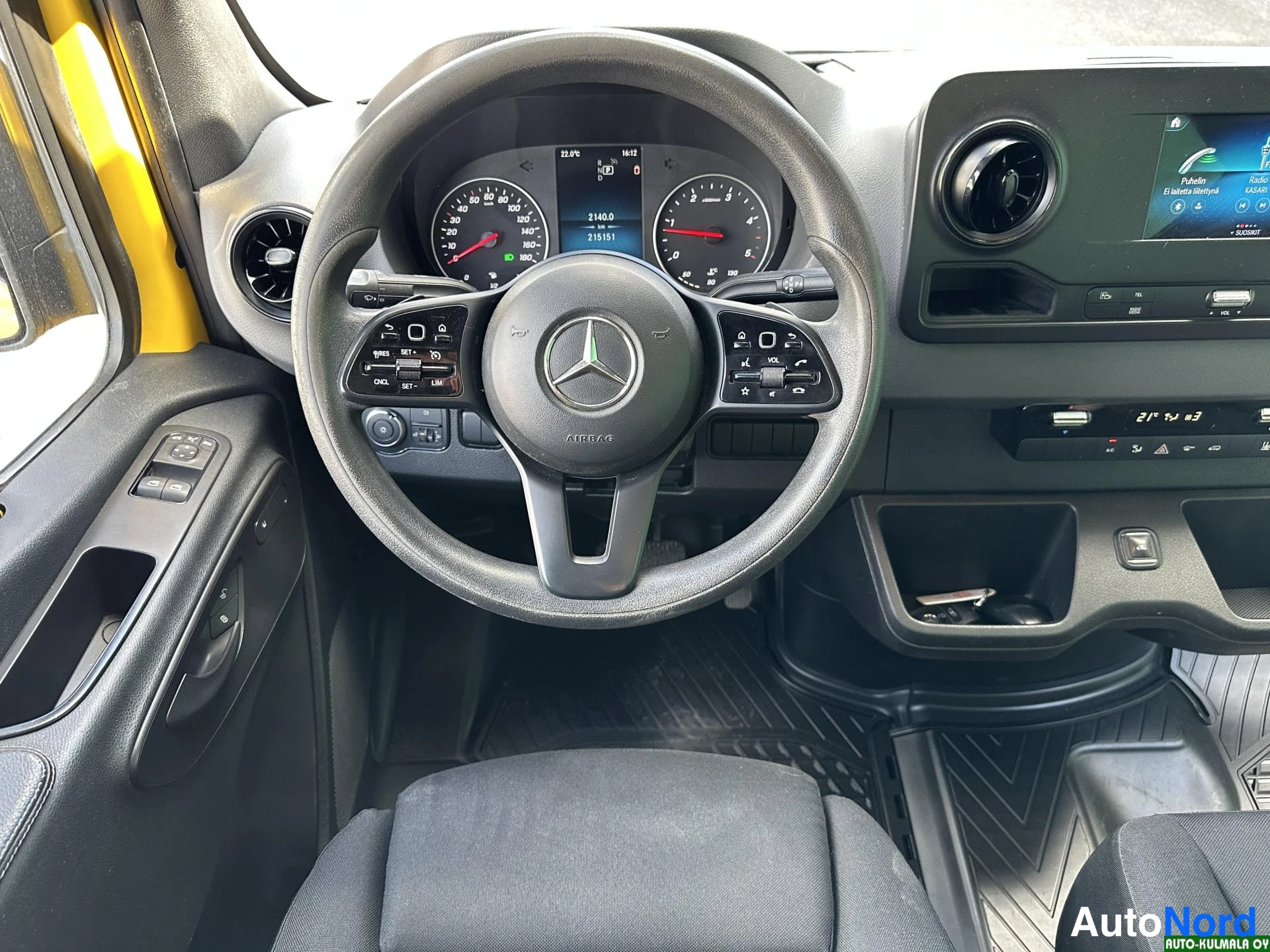 Keltainen Mercedes-Benz Sprinter 316 CDI 2019, ohjaamo, kuva 16