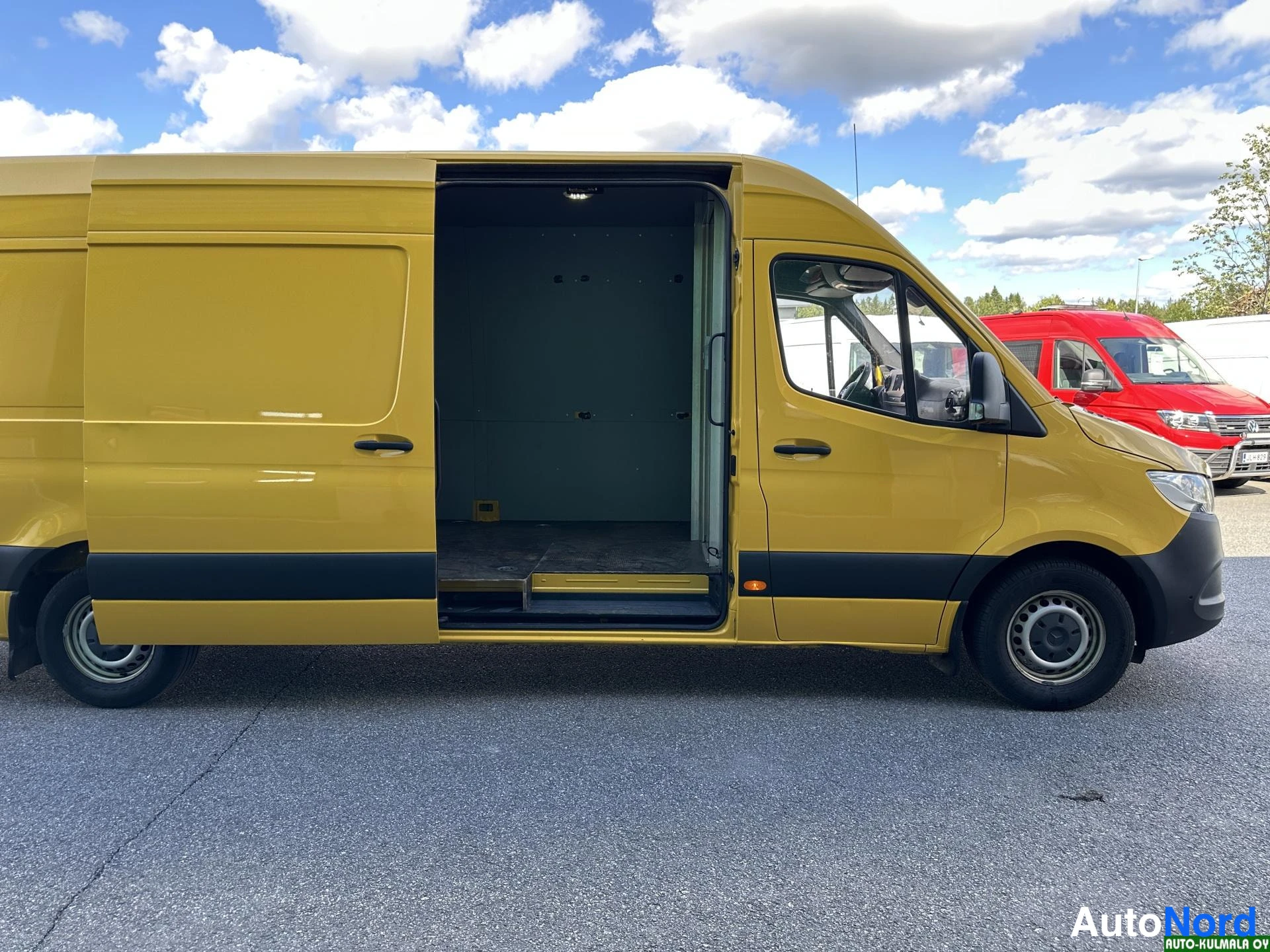Keltainen Mercedes-Benz Sprinter 316 CDI 2019, etuviisto, keula oikealle, kuva 3