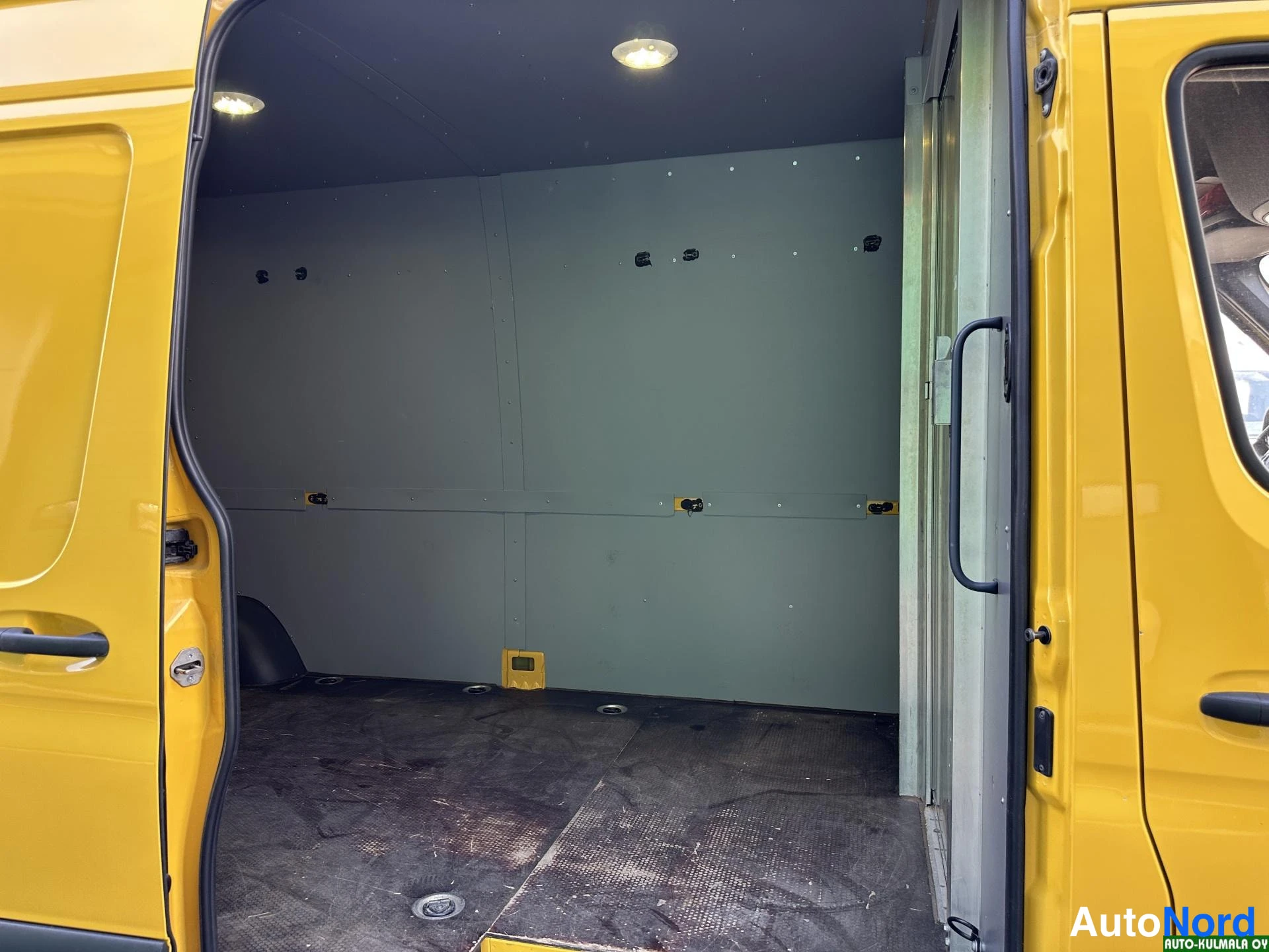 Keltainen Mercedes-Benz Sprinter 316 CDI 2019, tavaratila, kuva 17
