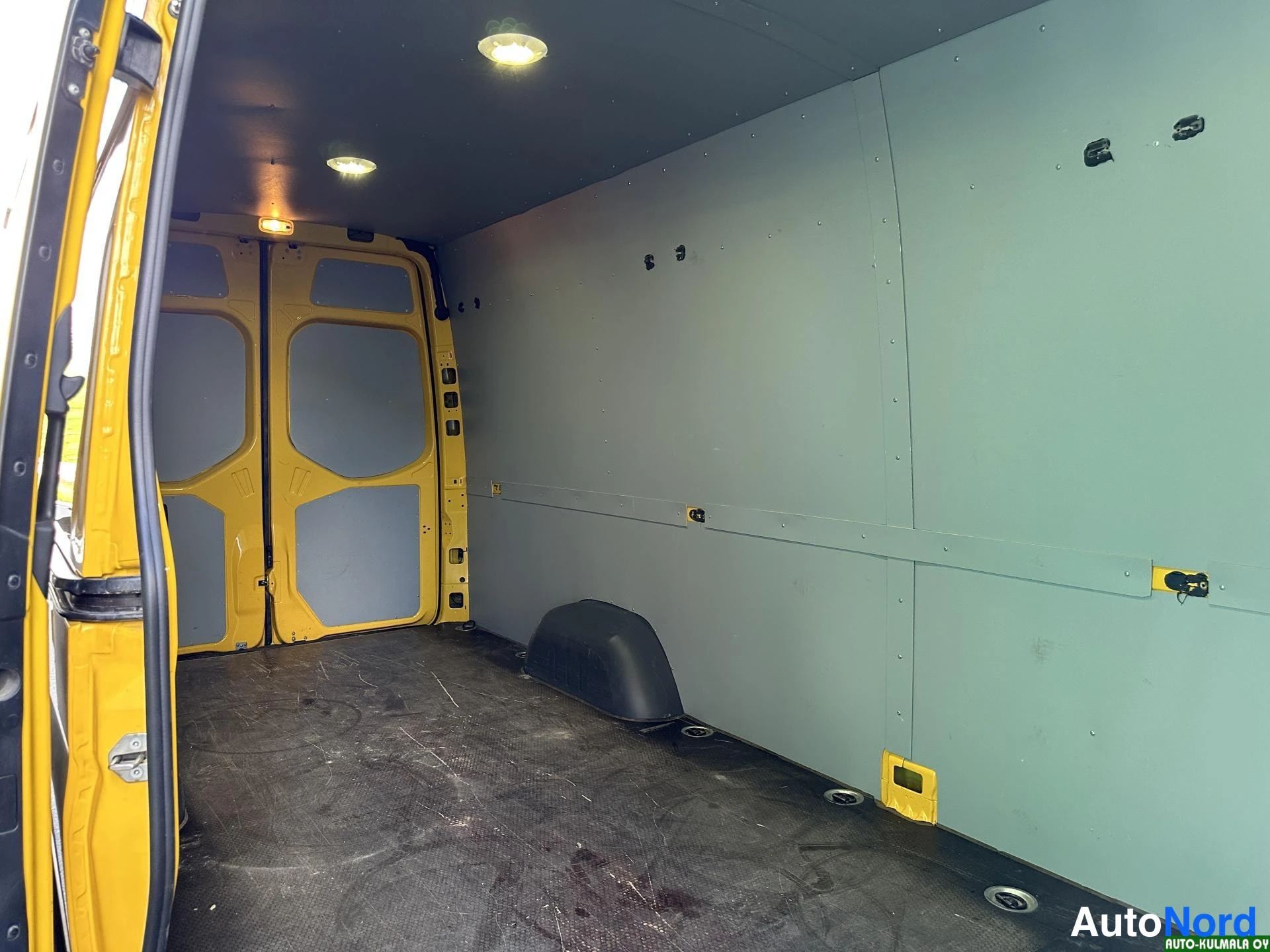Keltainen Mercedes-Benz Sprinter 316 CDI 2019, tavaratila, kuva 18